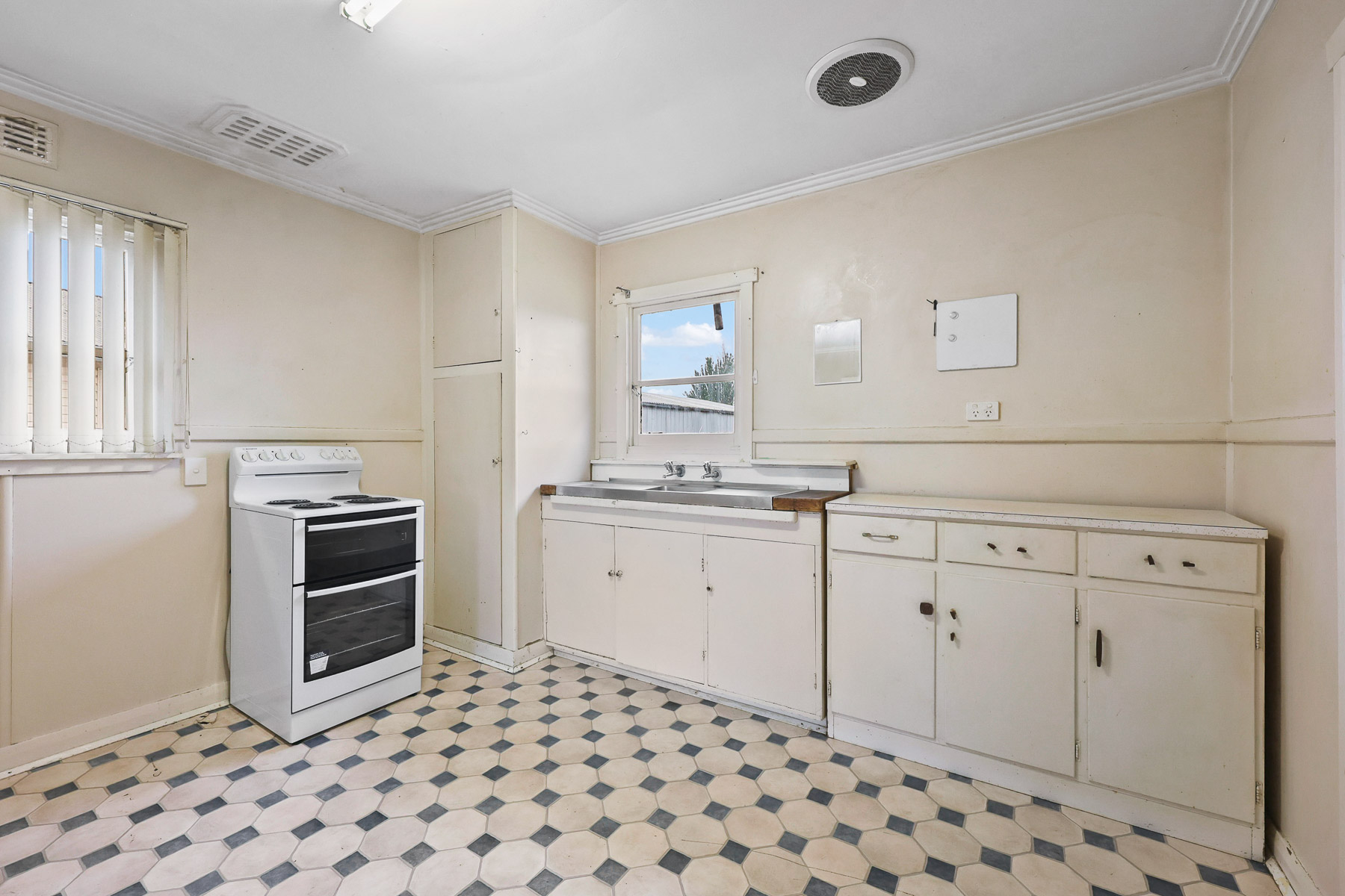 128 Macquarie Street, George Town