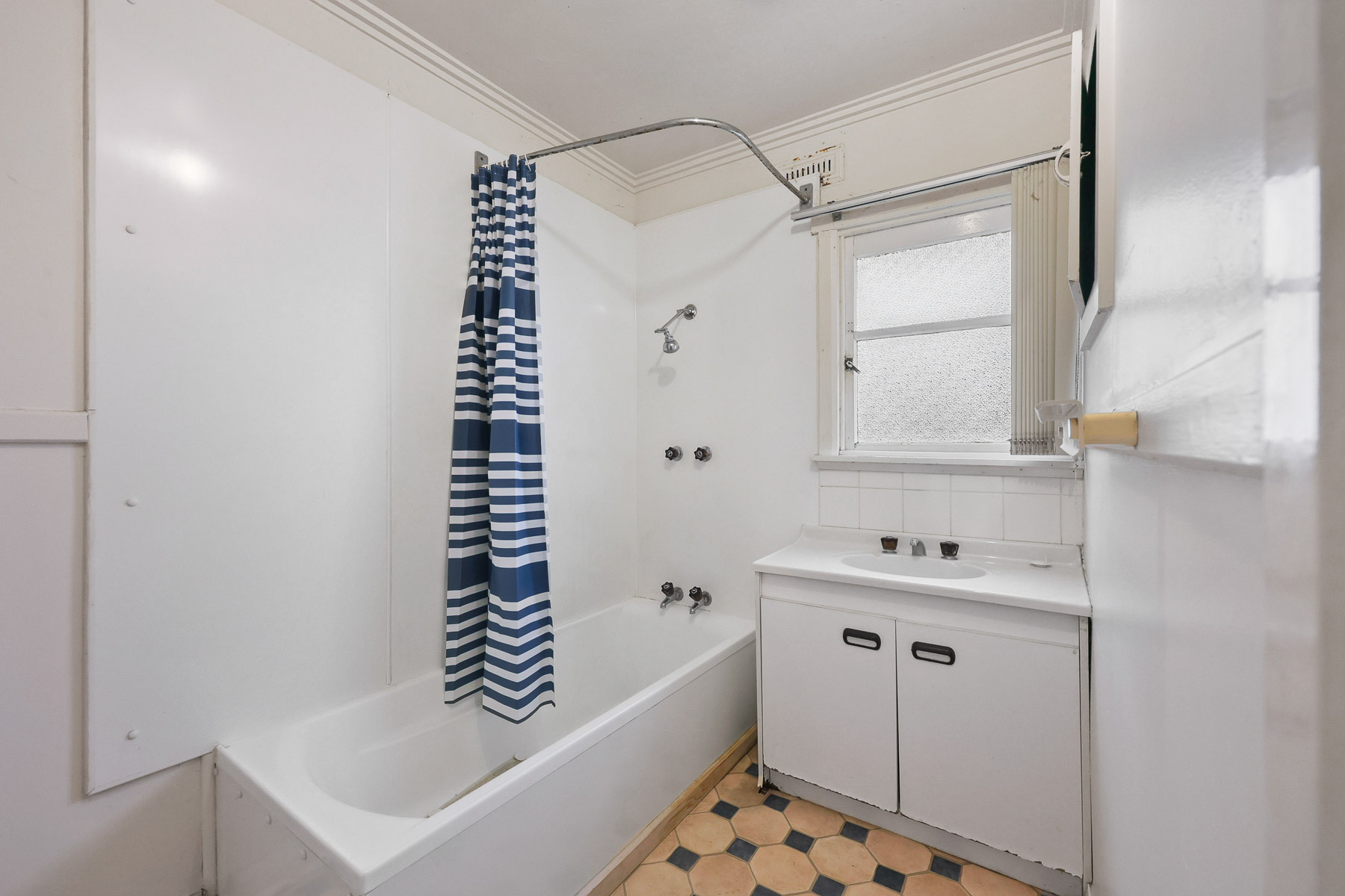 128 Macquarie Street, George Town