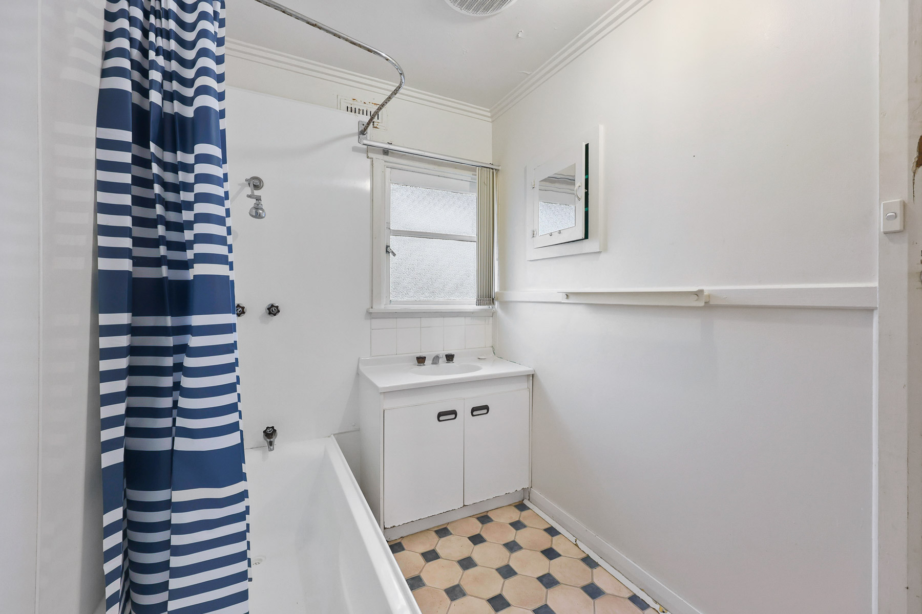 128 Macquarie Street, George Town