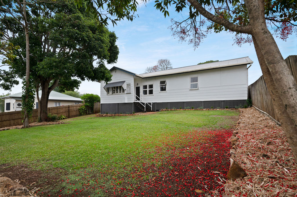 17 High Street, Atherton