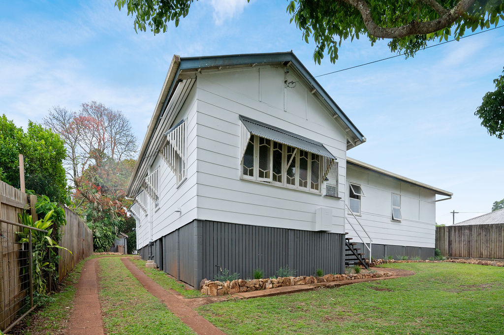17 High Street, Atherton