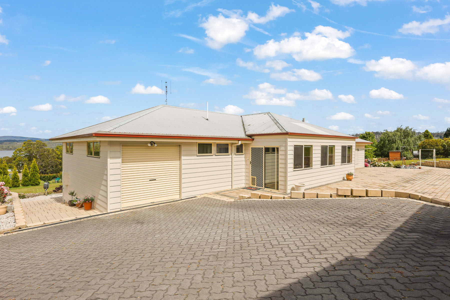 15 Burton Street, Hillwood