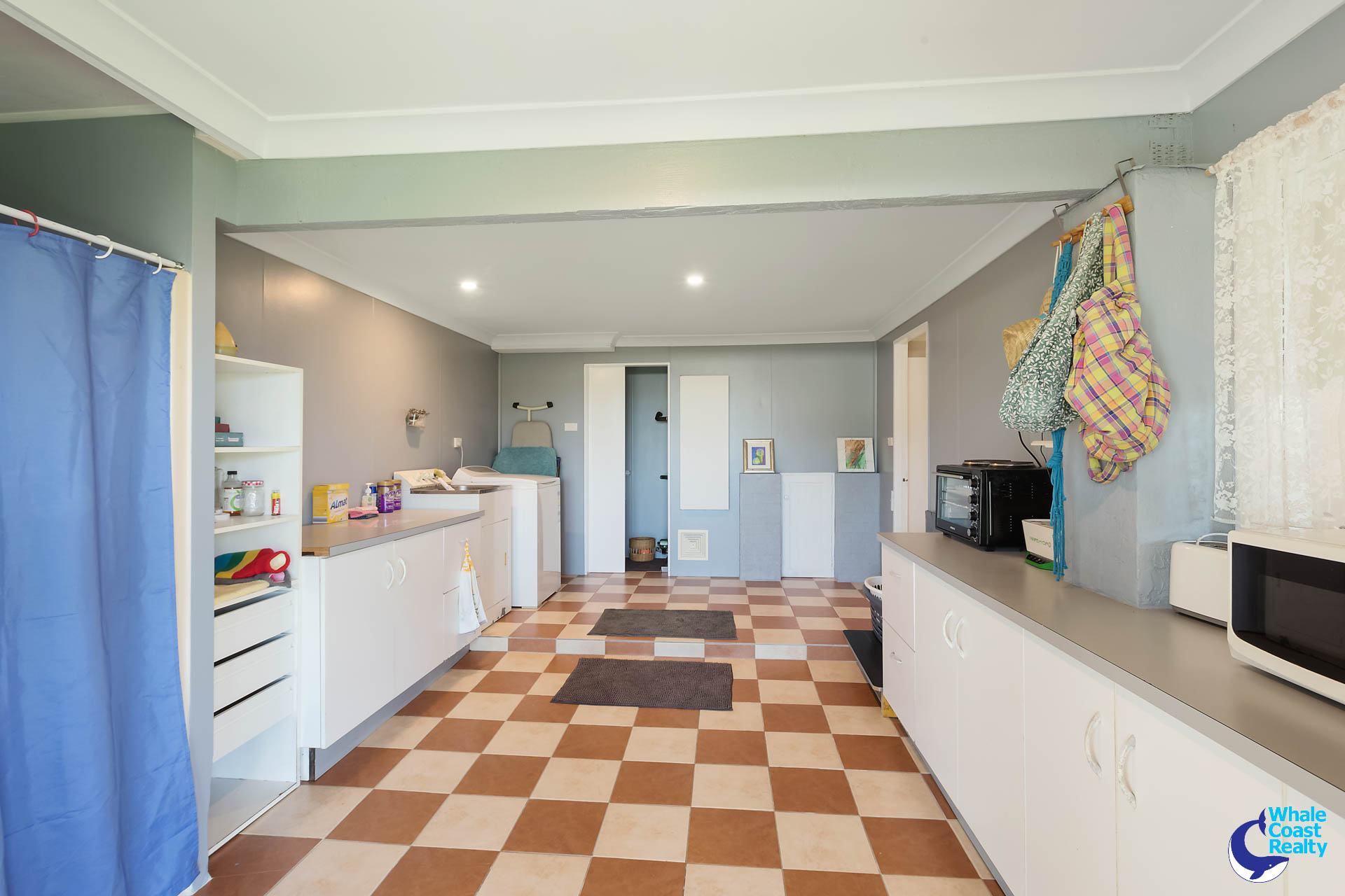 32 Sunset Boulevard, Kianga