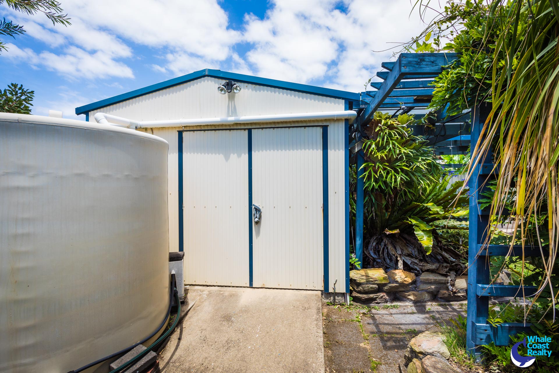 32 Sunset Boulevard, Kianga