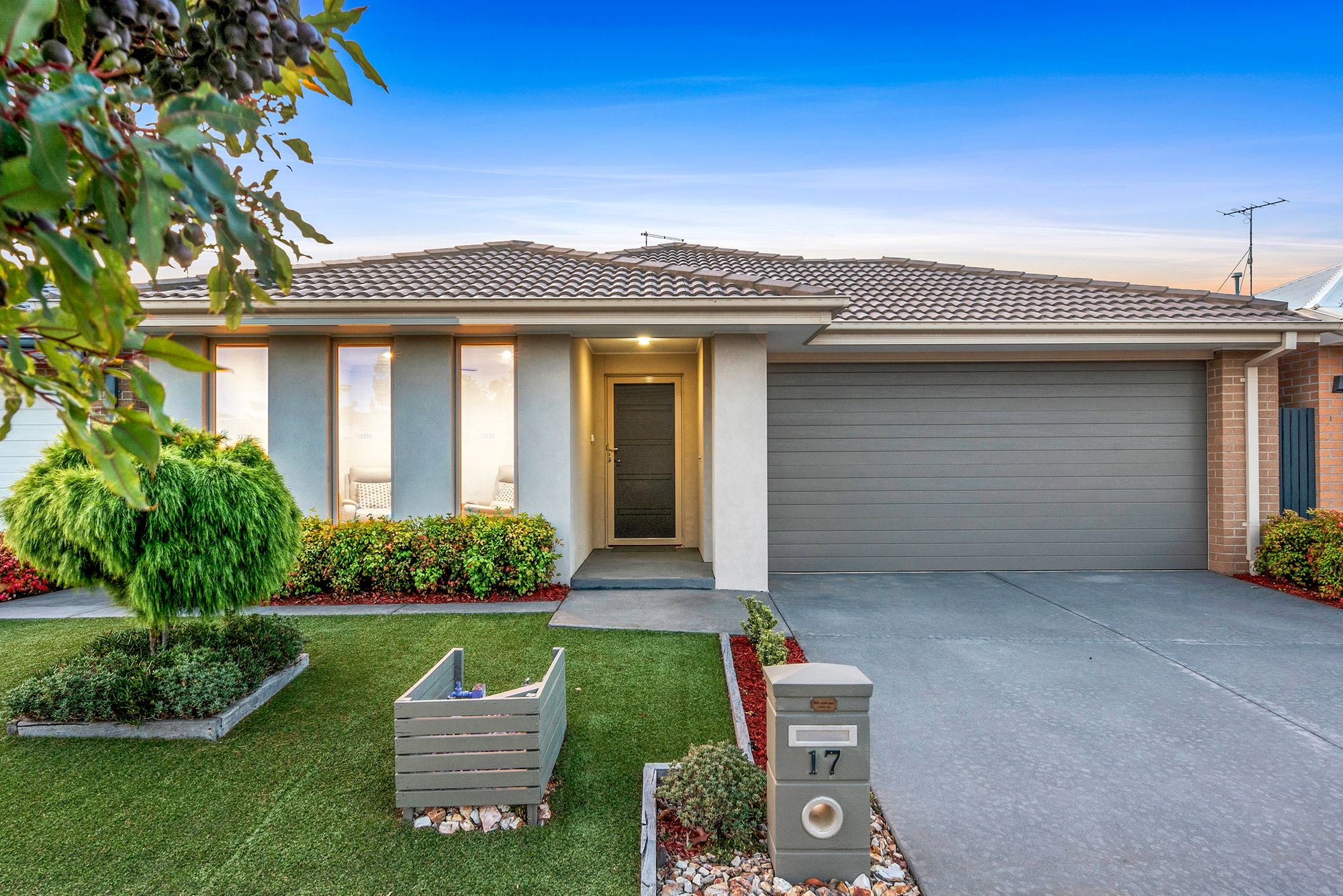 Listing image for 17 Neville Drive, ARMSTRONG CREEK  VIC  3217