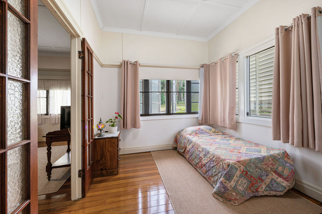 21 Robert Street, Atherton