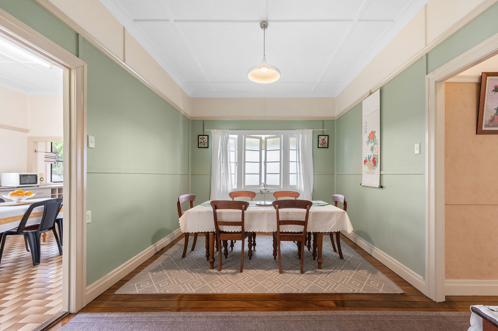 21 Robert Street, Atherton