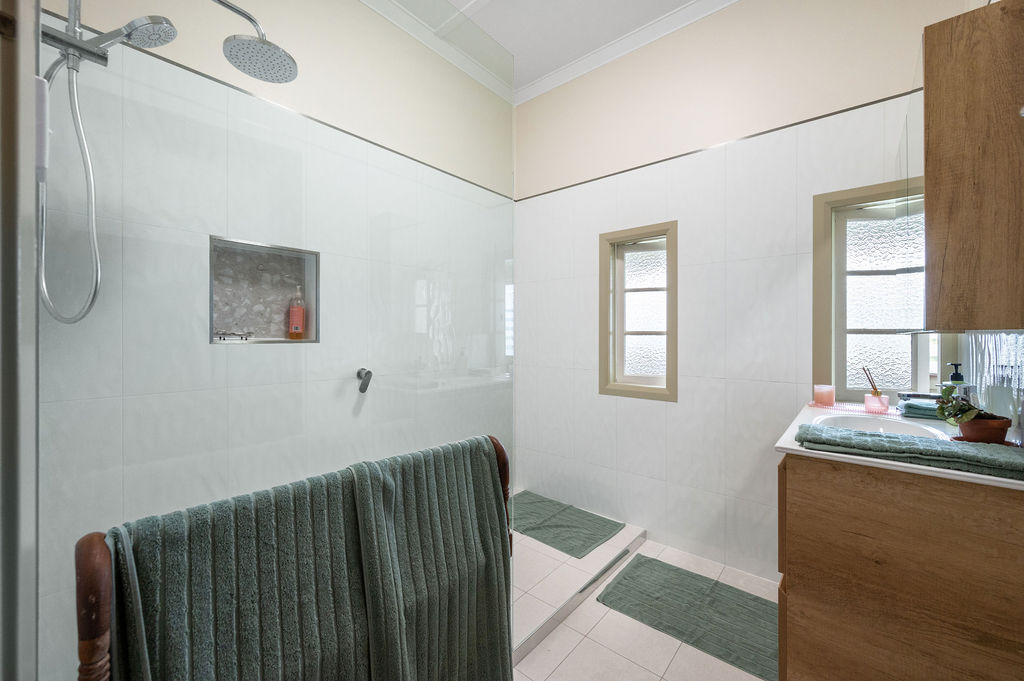 21 Robert Street, Atherton