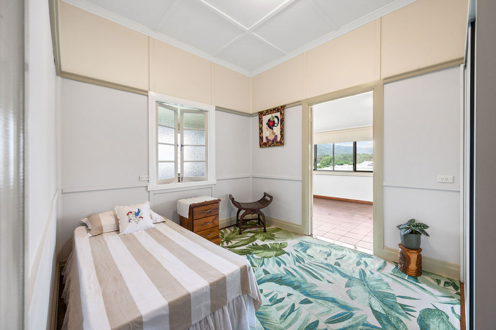 21 Robert Street, Atherton