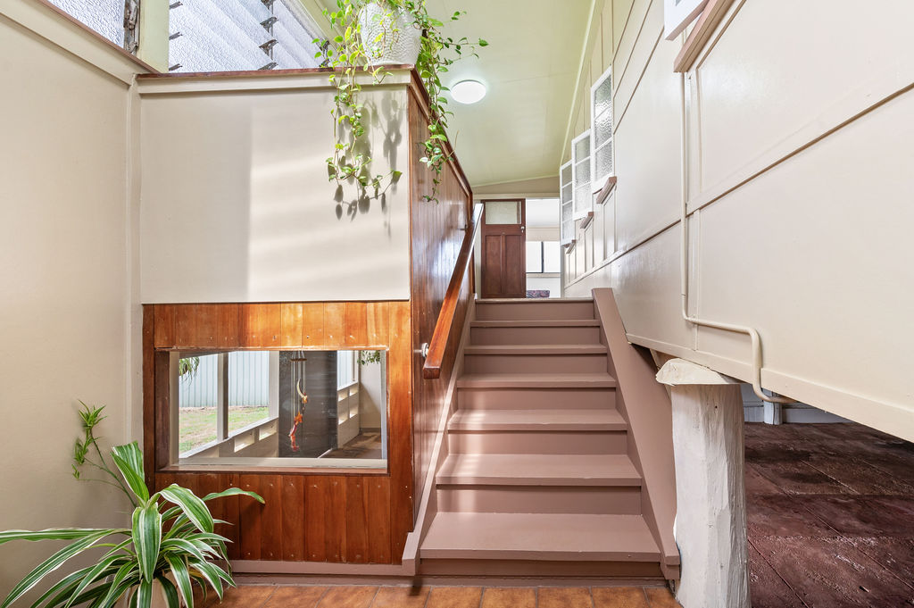 21 Robert Street, Atherton