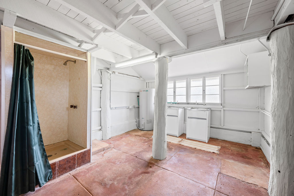 21 Robert Street, Atherton