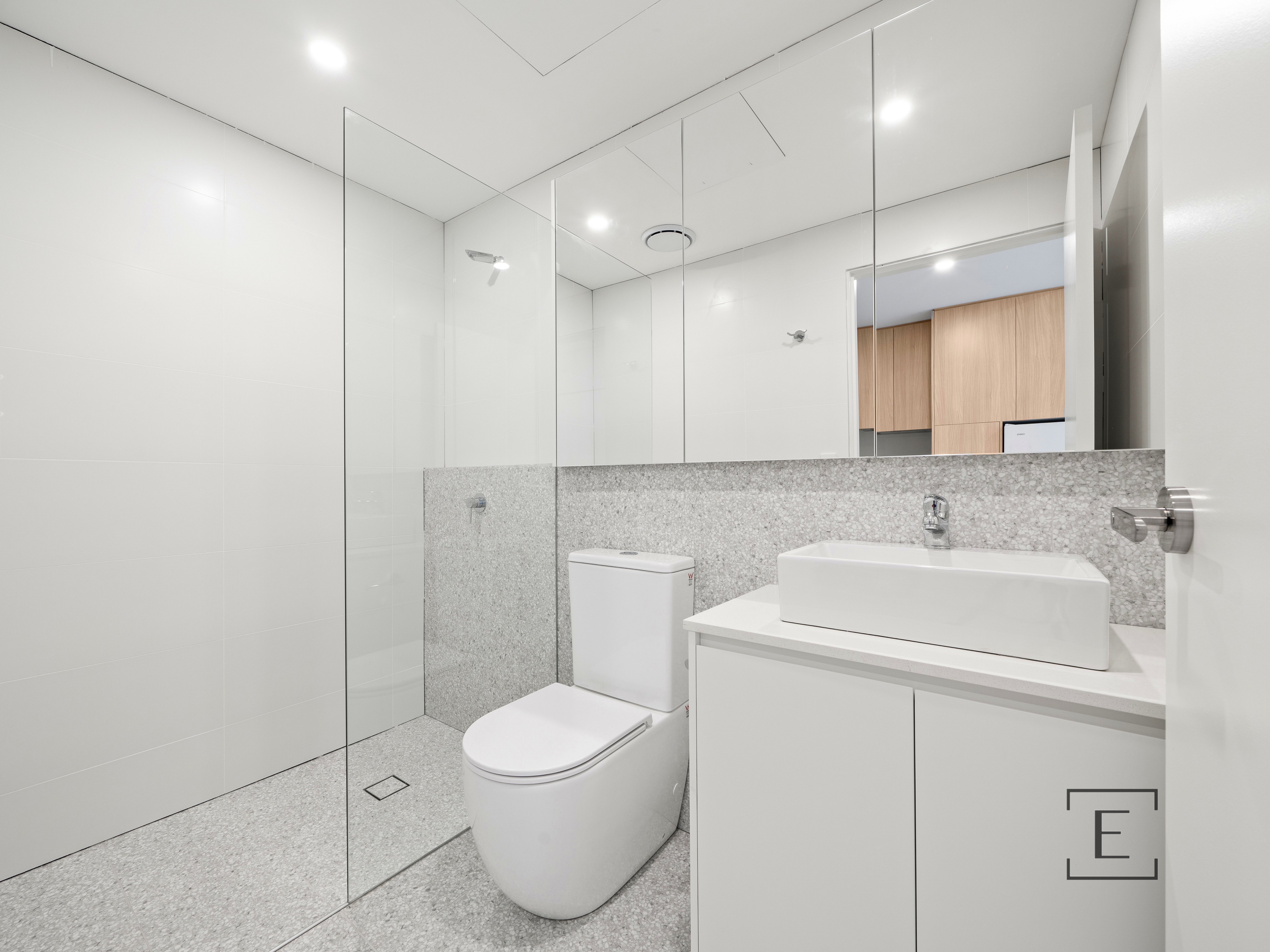 4 / 6 Gladys Avenue, Frenchs Forest