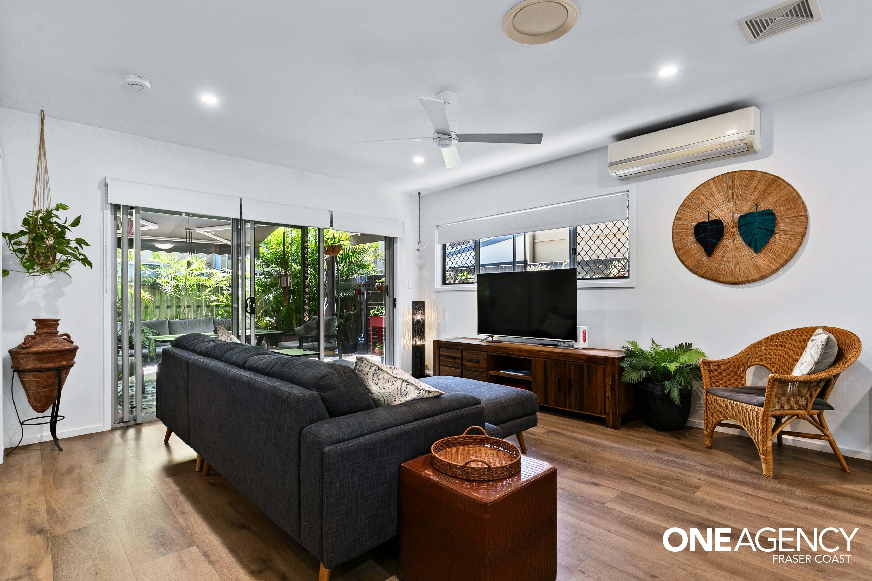 16 / 80 Moolyyir Street, Urangan