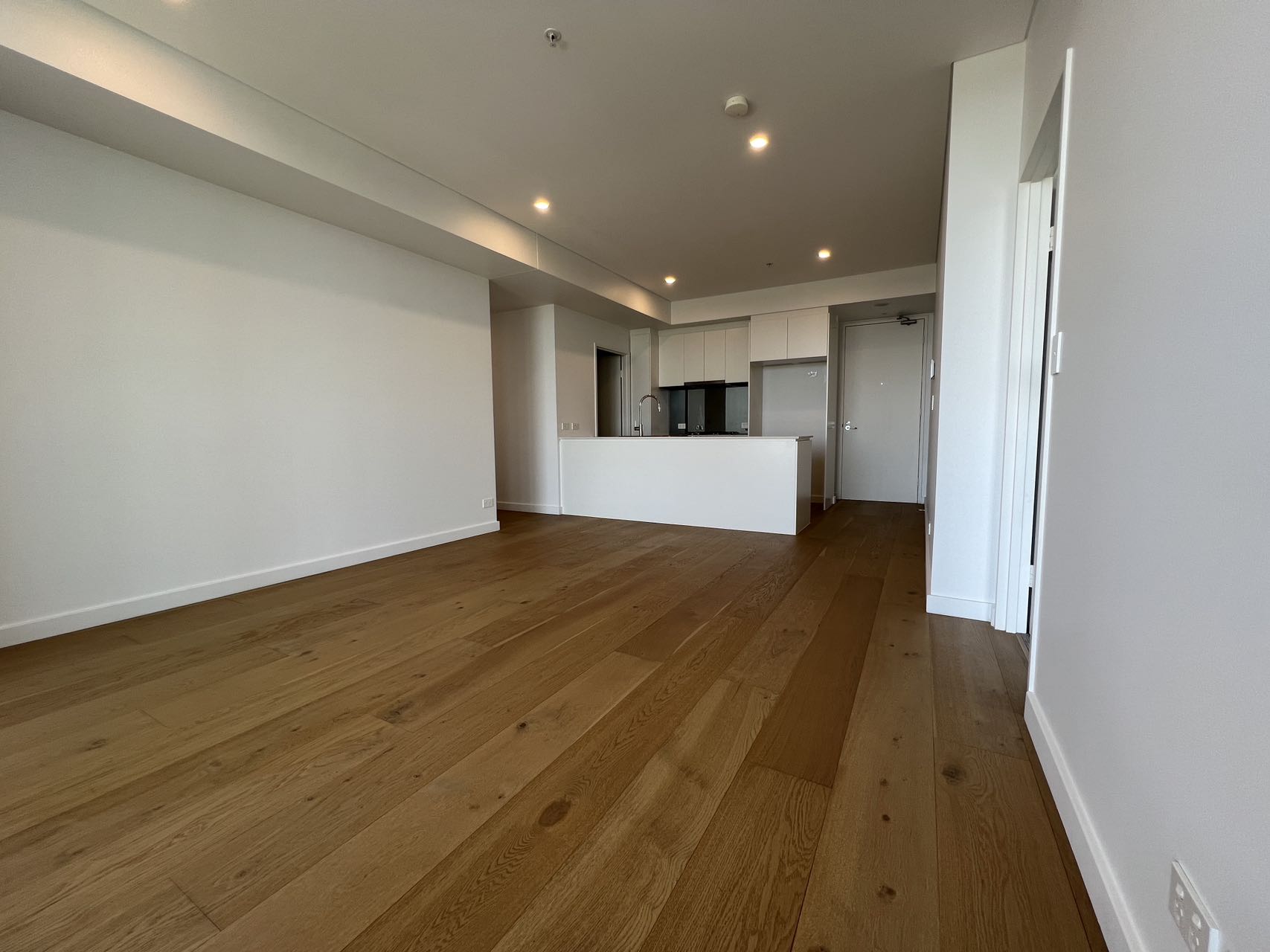 1002 / 12 Stanley Street - Lightbox View 4