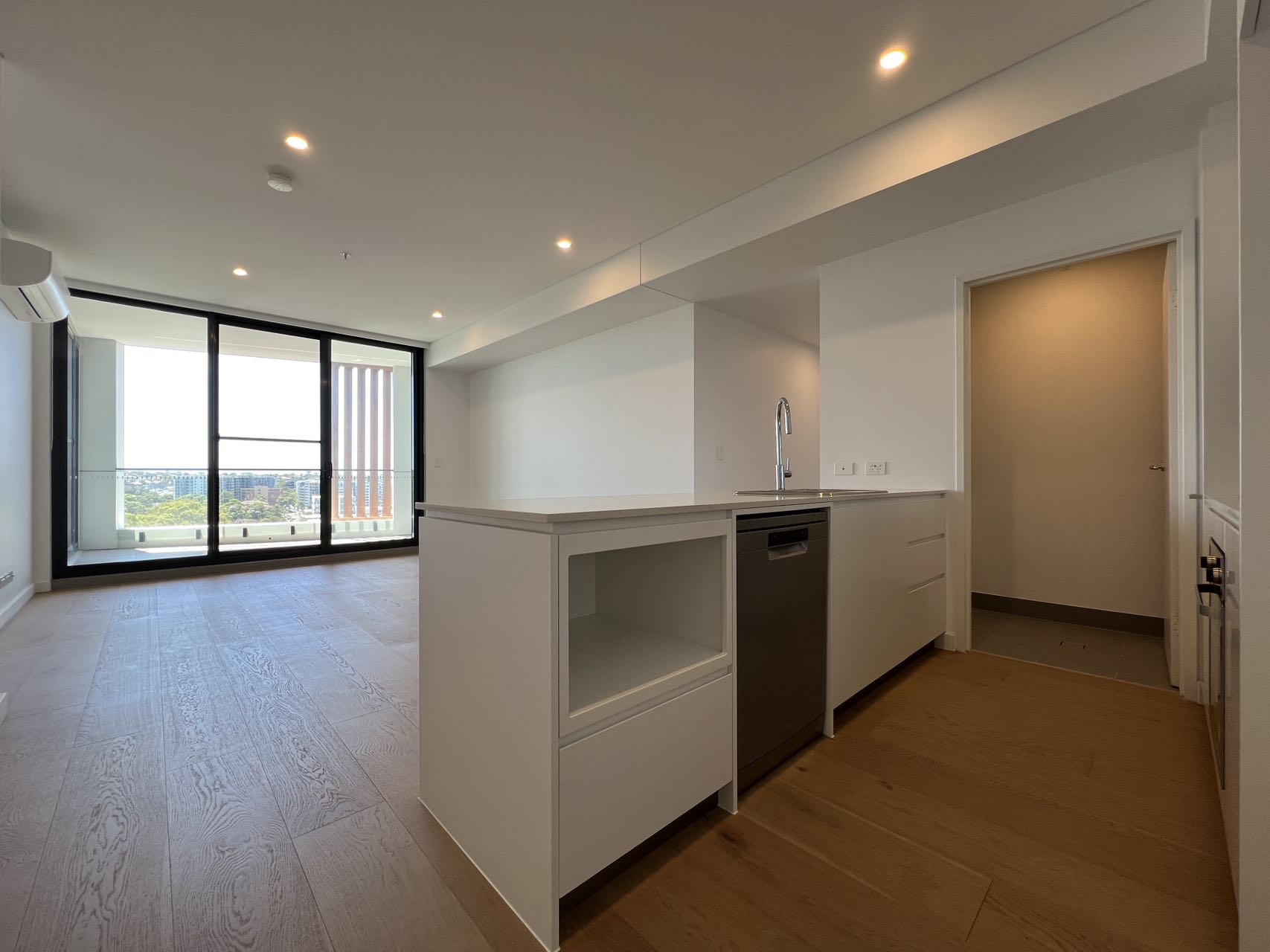 1002 / 12 Stanley Street - Lightbox View 2