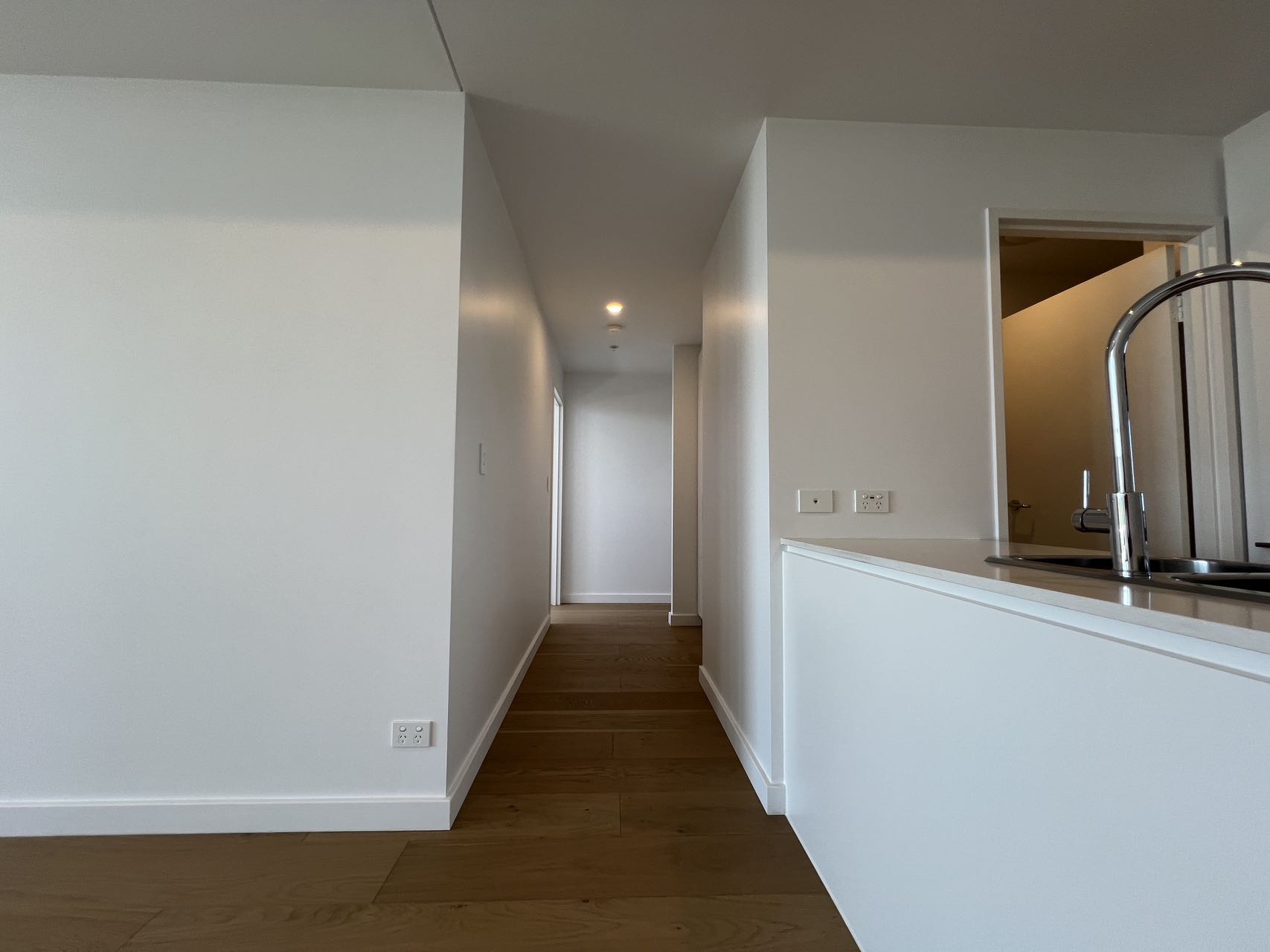 1002 / 12 Stanley Street - Lightbox View 3