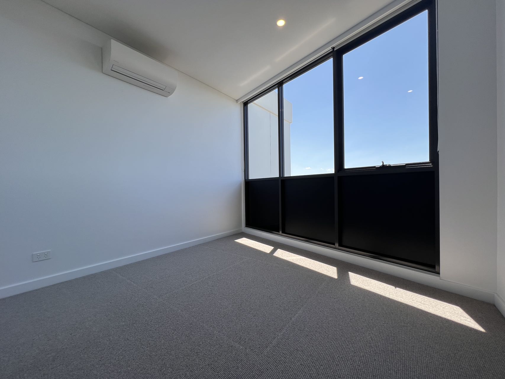 1002 / 12 Stanley Street - Lightbox View 5