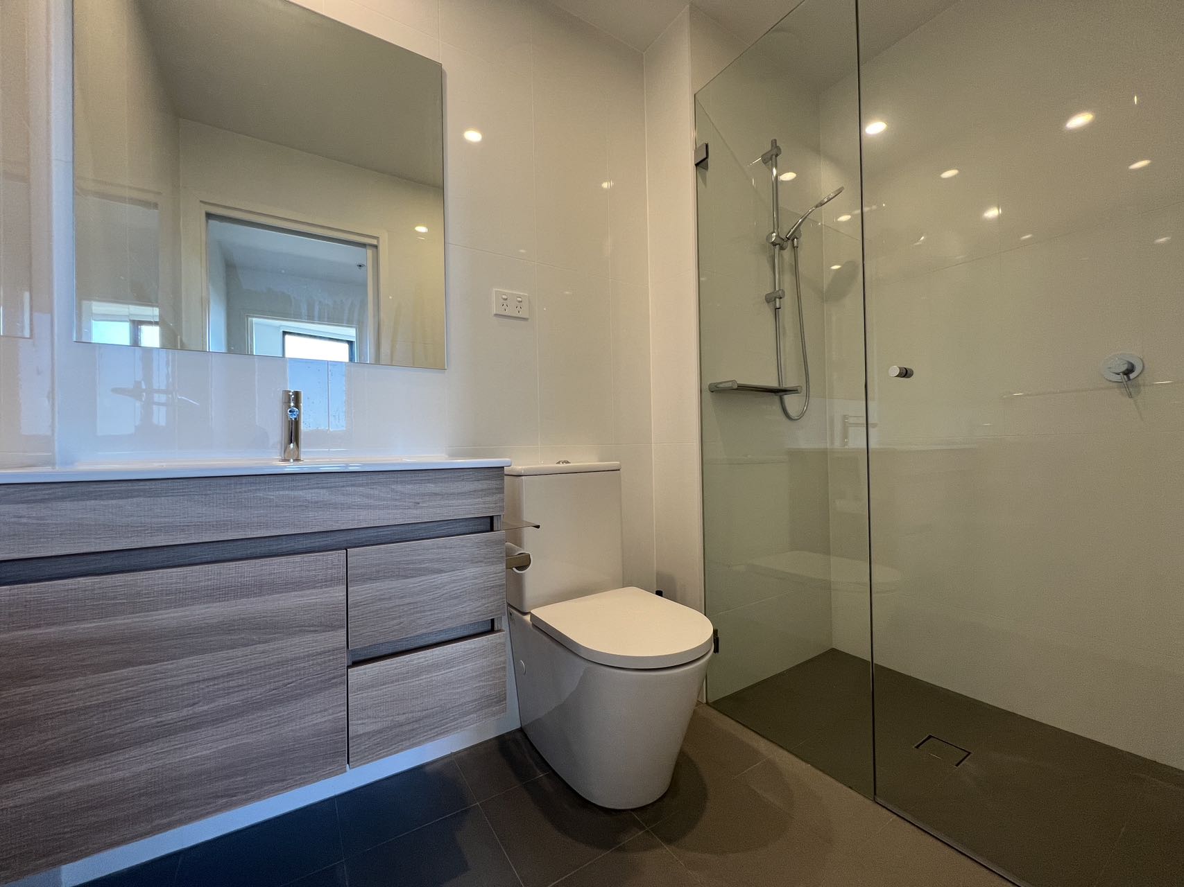 1002 / 12 Stanley Street - Lightbox View 9