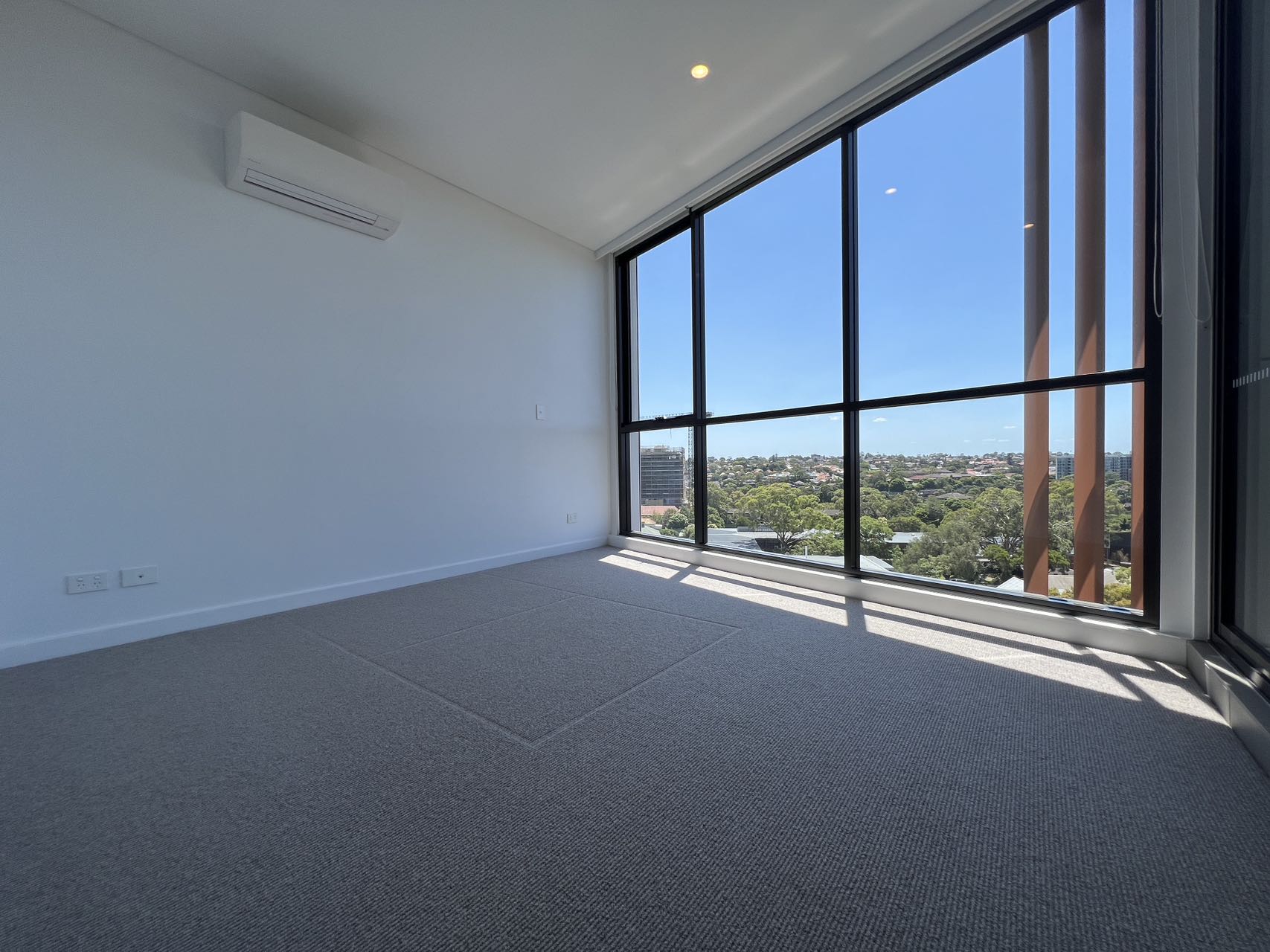 1002 / 12 Stanley Street - Lightbox View 8
