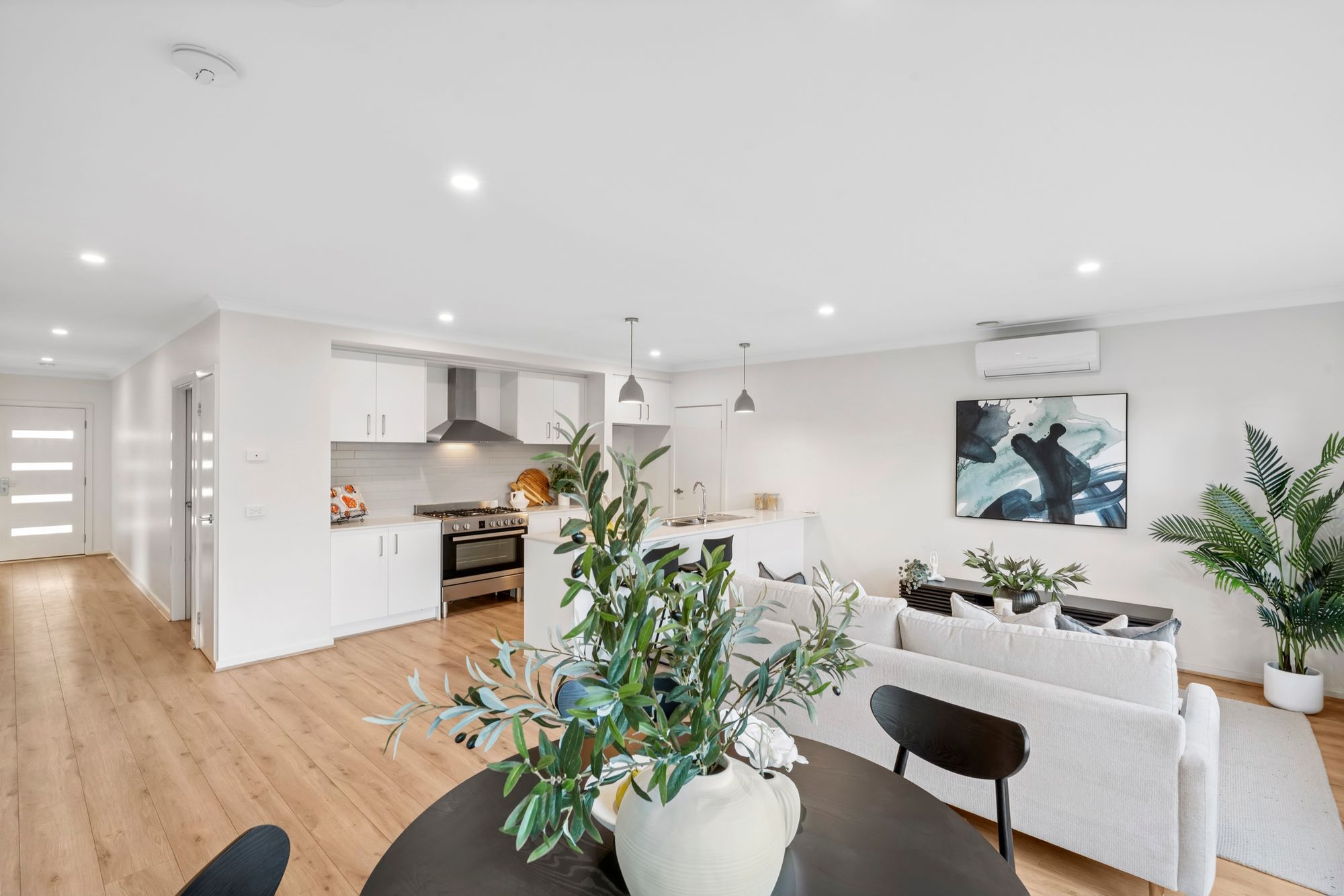 Listing image for 6 Honeyeater Way, MOUNT DUNEED  VIC  3217