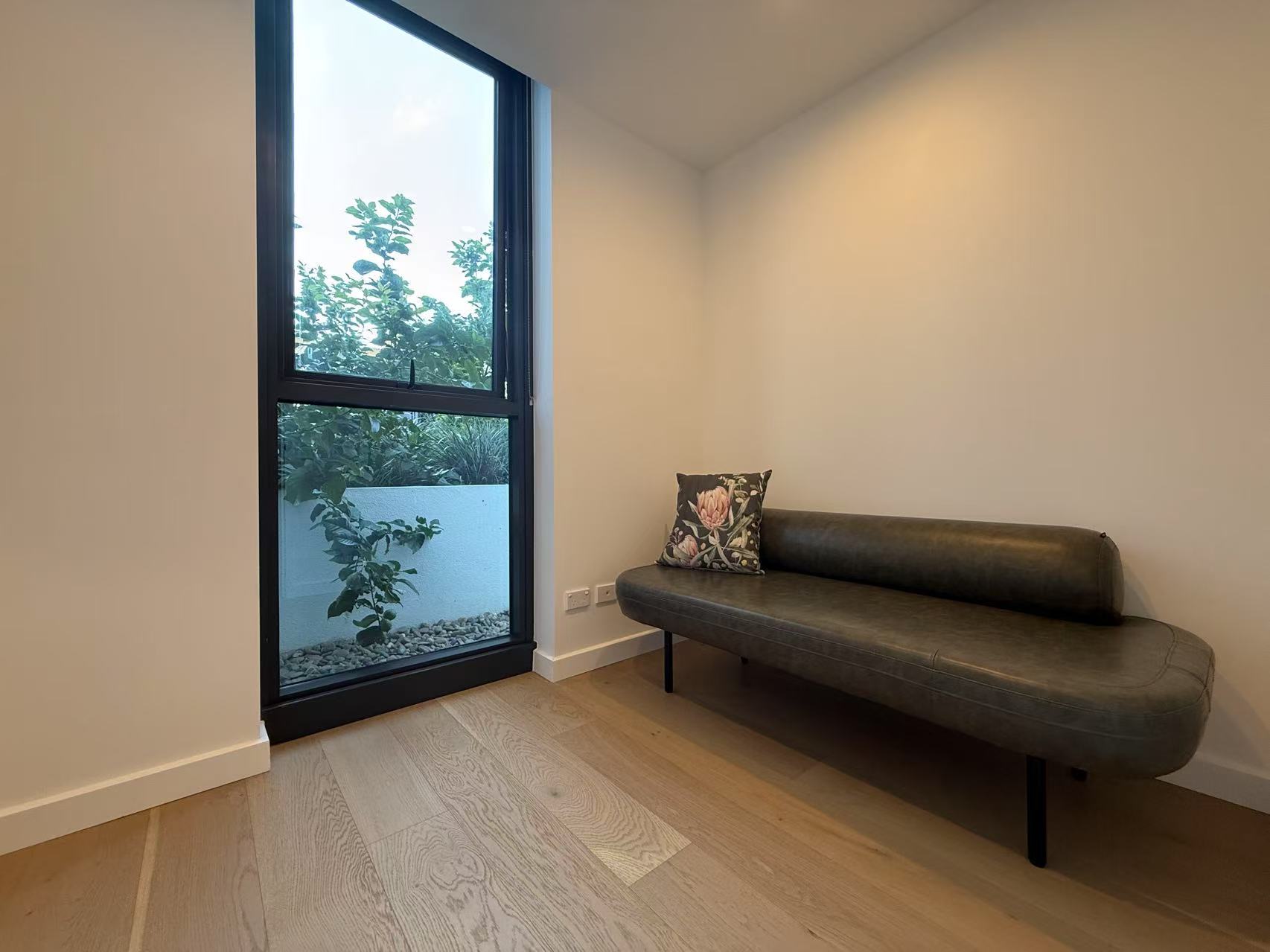 203 / 19 Meredith Street - Main View 4