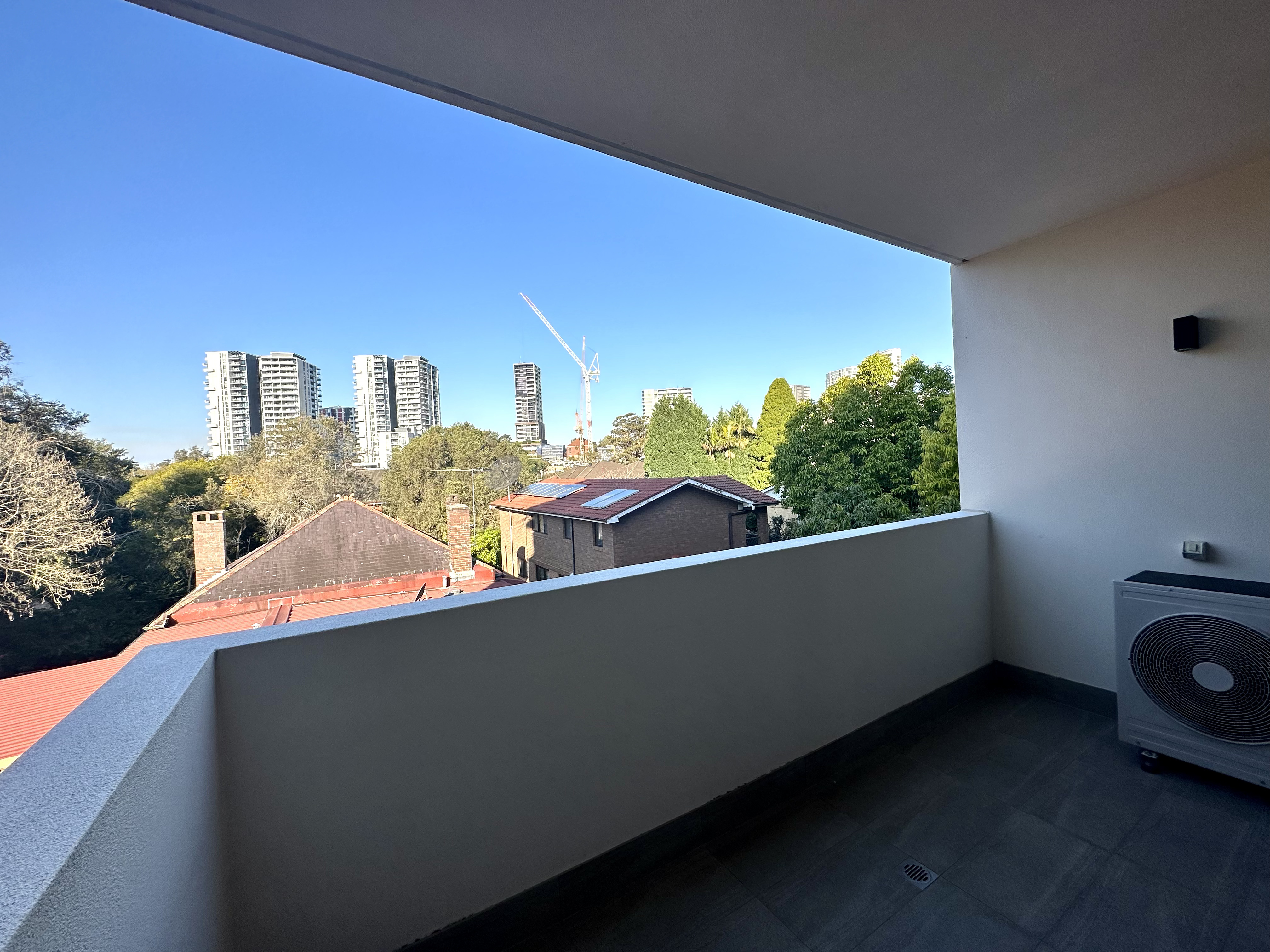 207 / 18 Cliff Road - Lightbox View 8