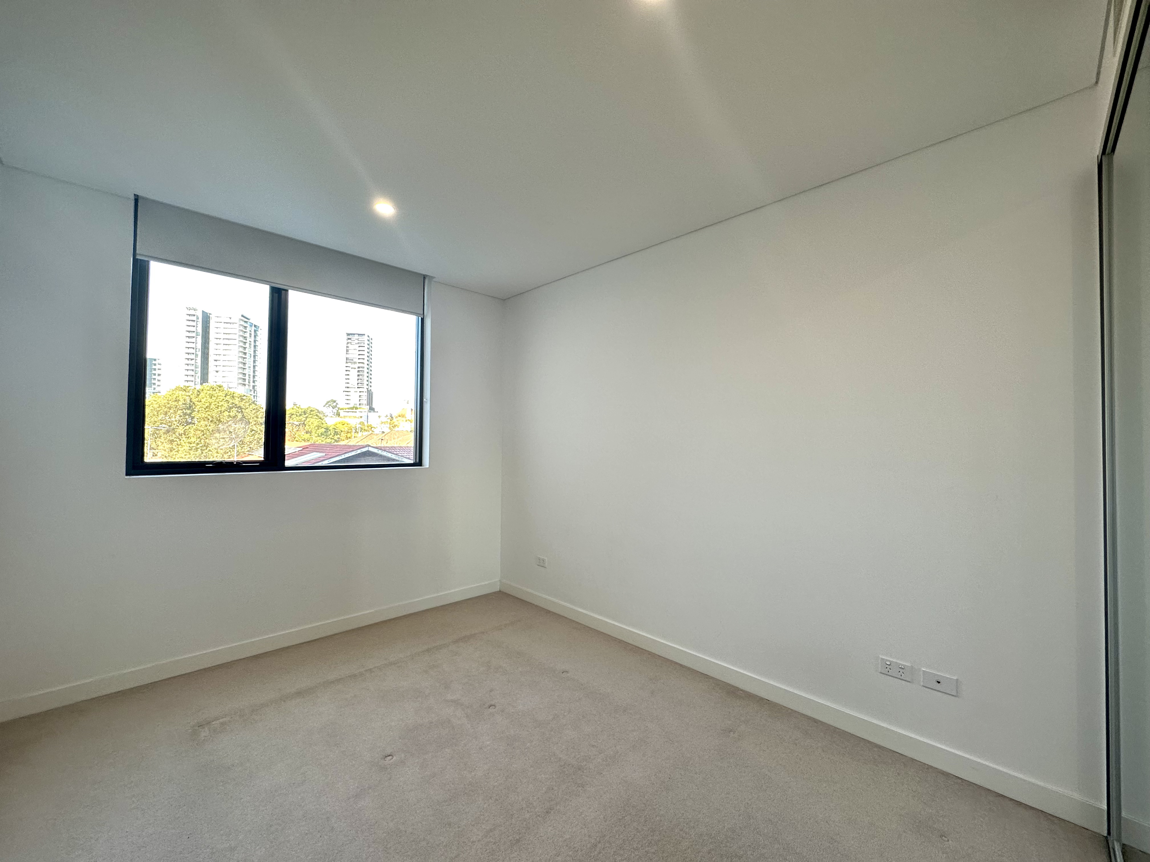 207 / 18 Cliff Road - Lightbox View 5