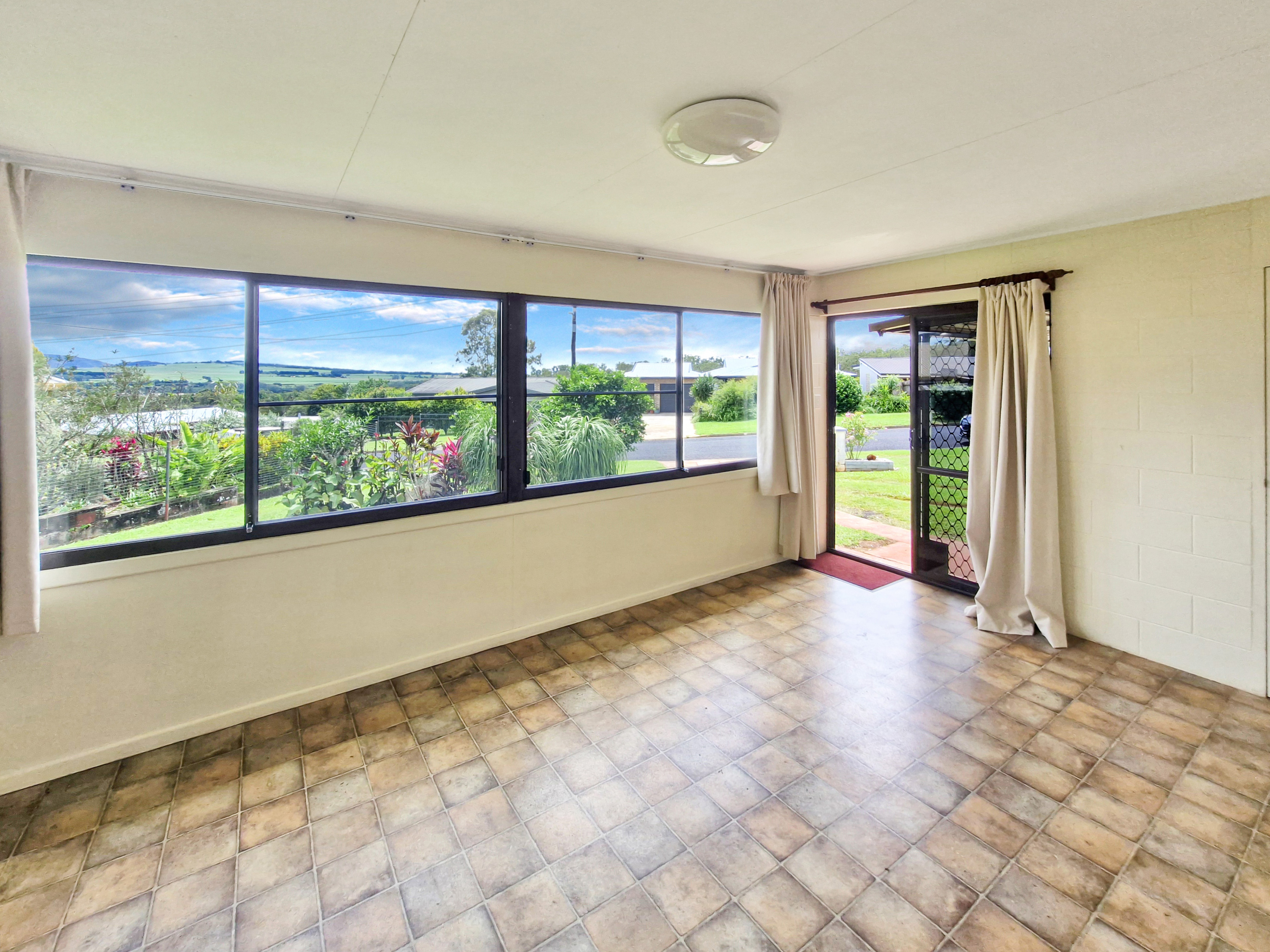 27 Cumbrian Avenue, Atherton