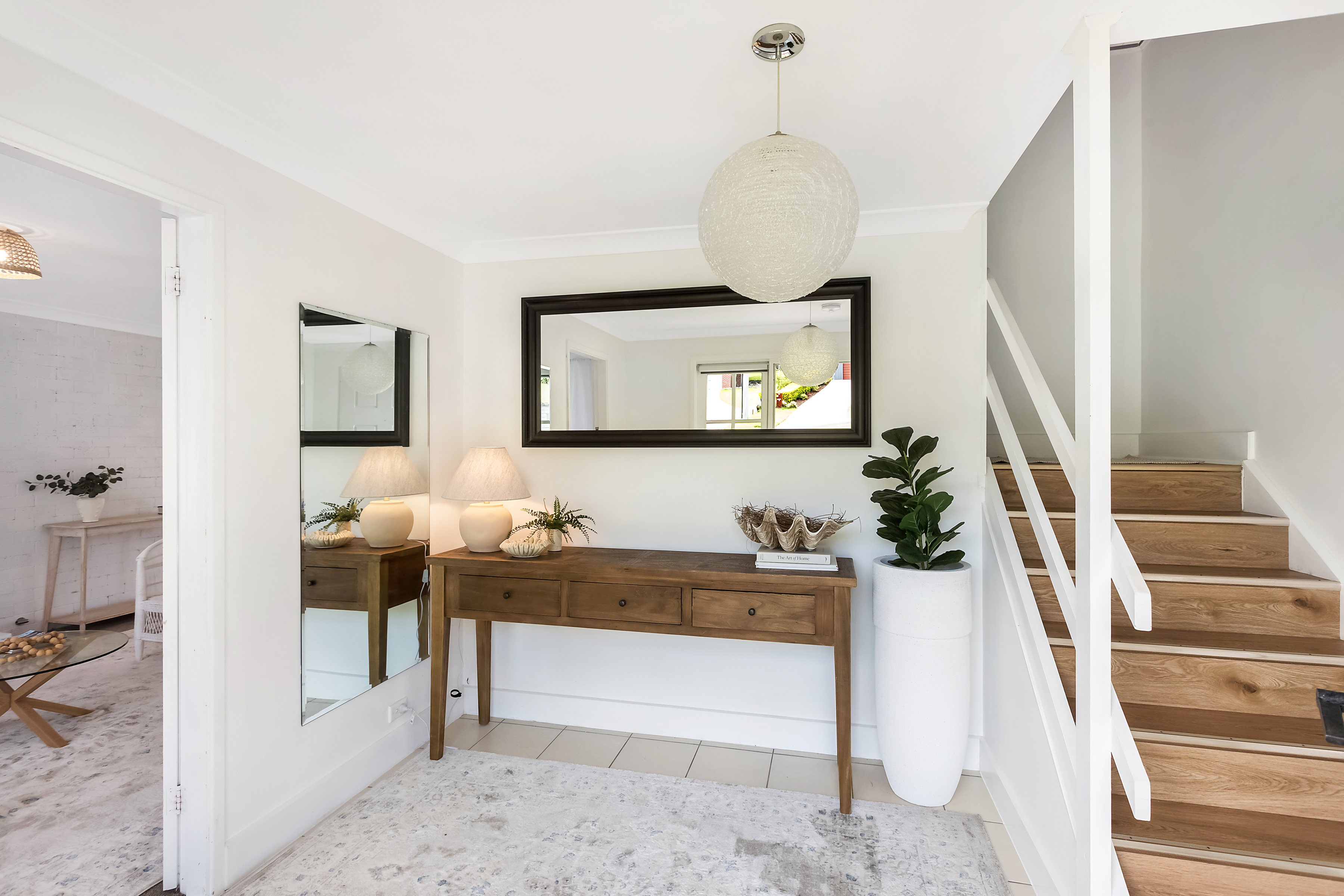 52 Sunset Boulevard, Kianga