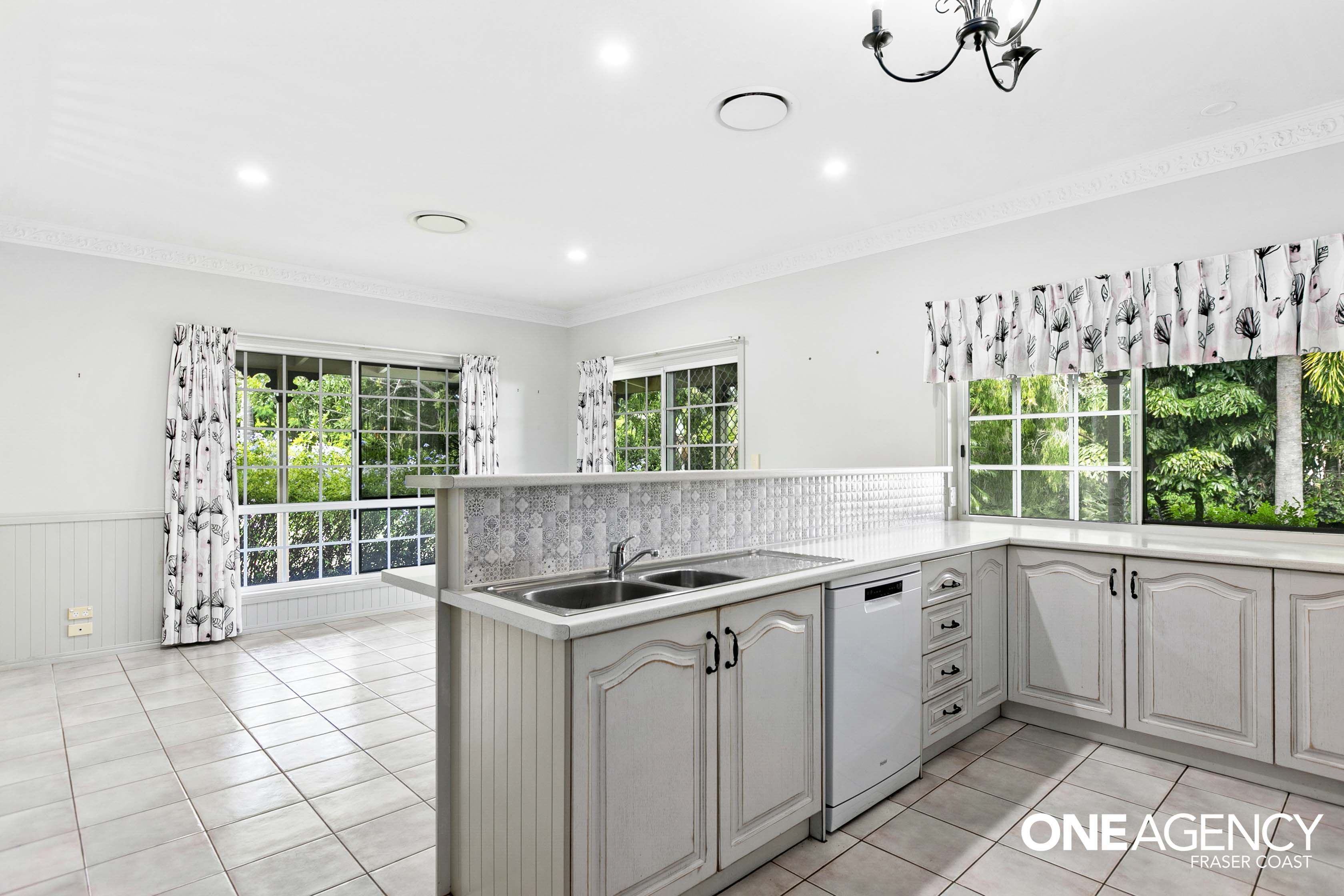 6 Pandanus Drive, Dundowran Beach