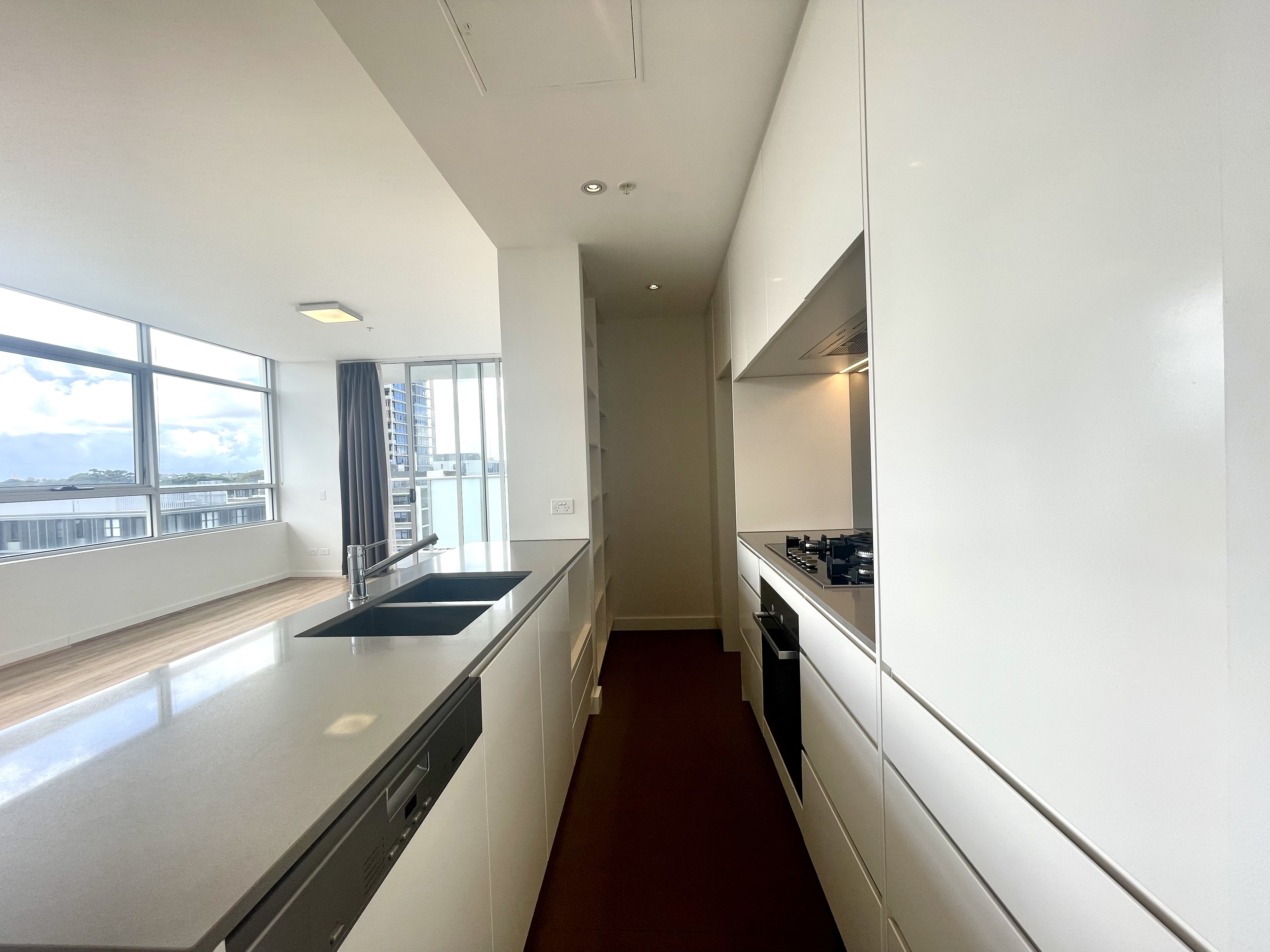 1008 / 15 Gadigal Avenue - Lightbox View 4