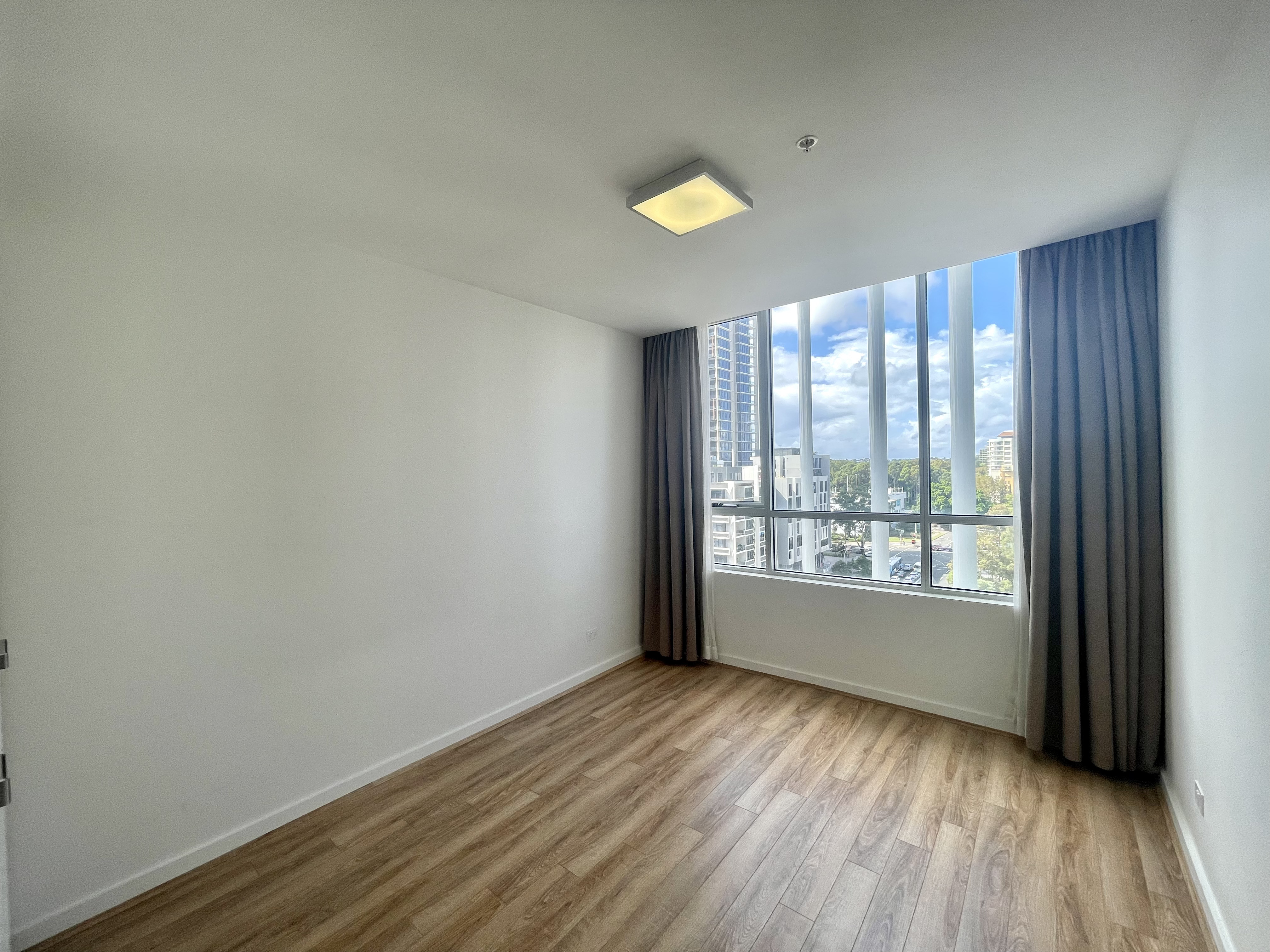 1008 / 15 Gadigal Avenue - Lightbox View 9