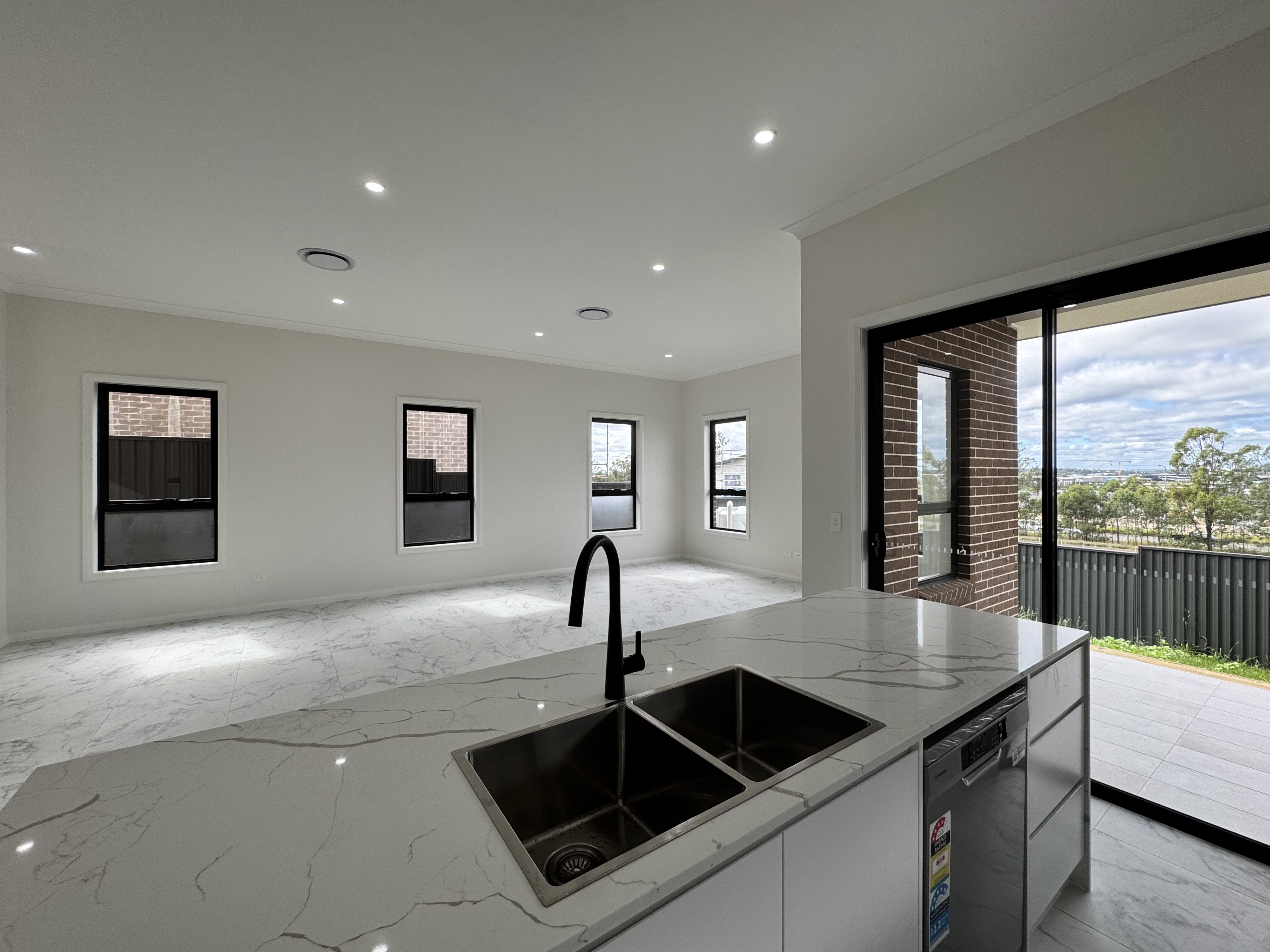 22 Starling Street - Main View 3
