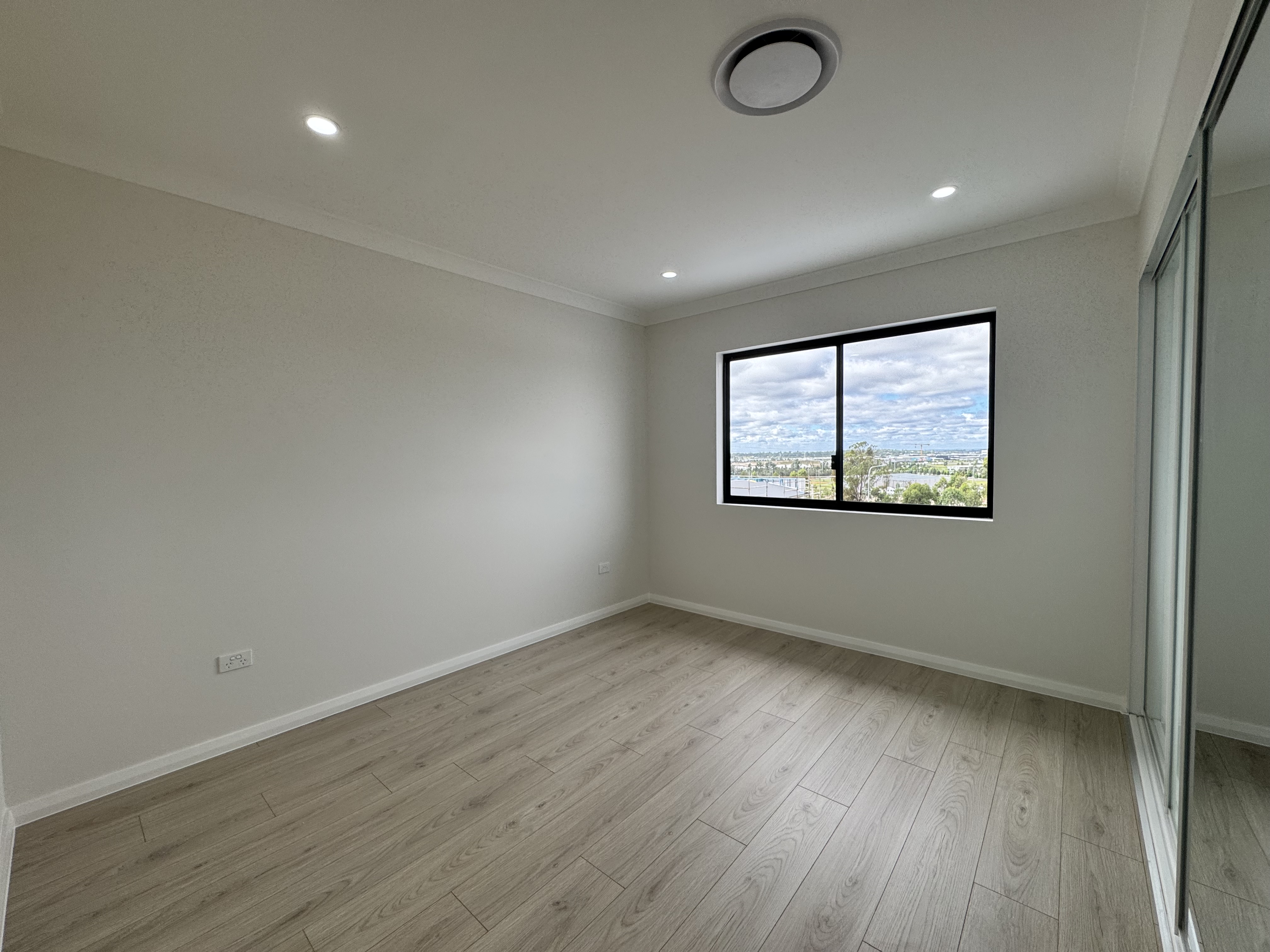 22 Starling Street - Main View 5