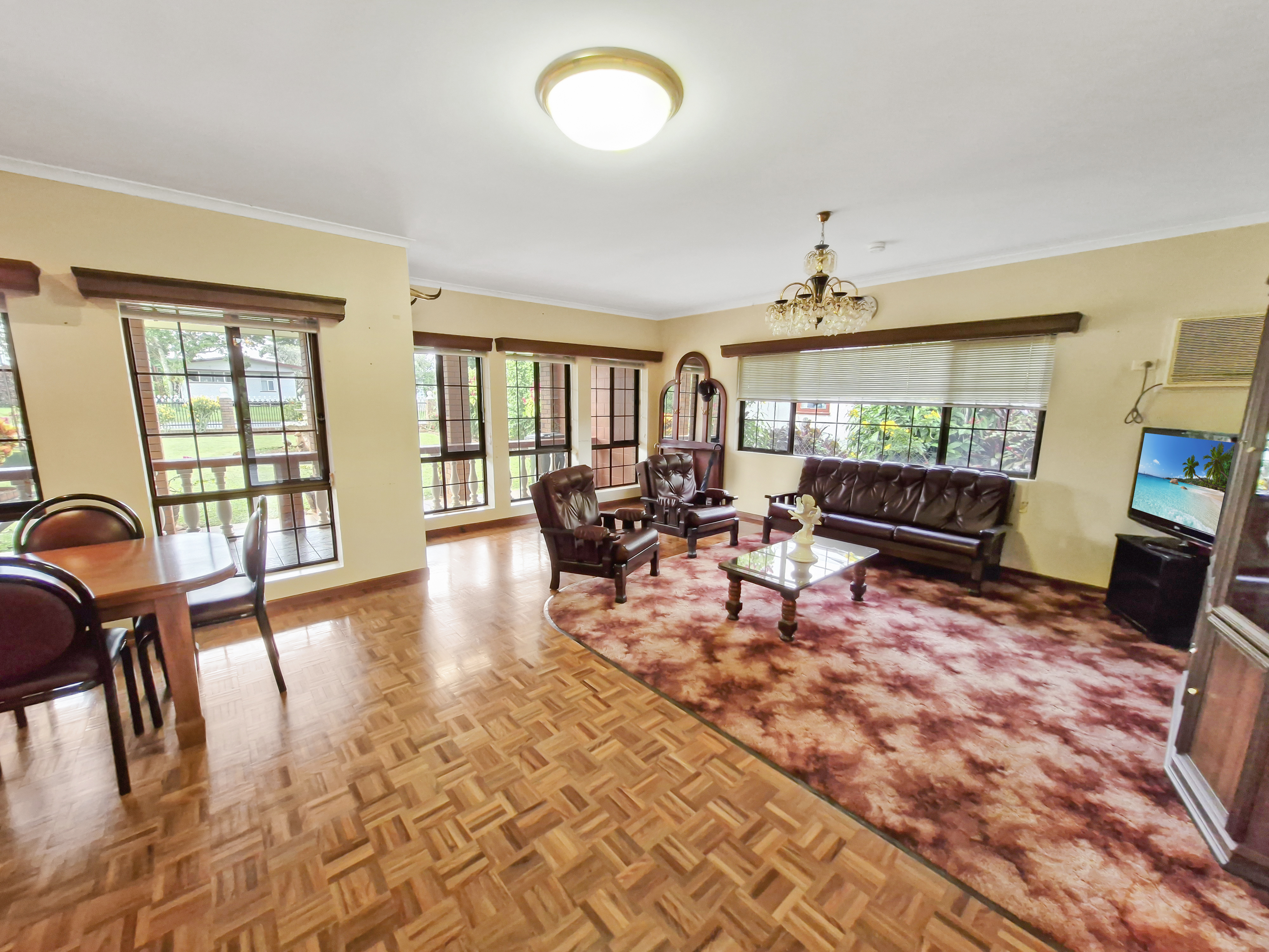 13 Golf Links Road, Atherton