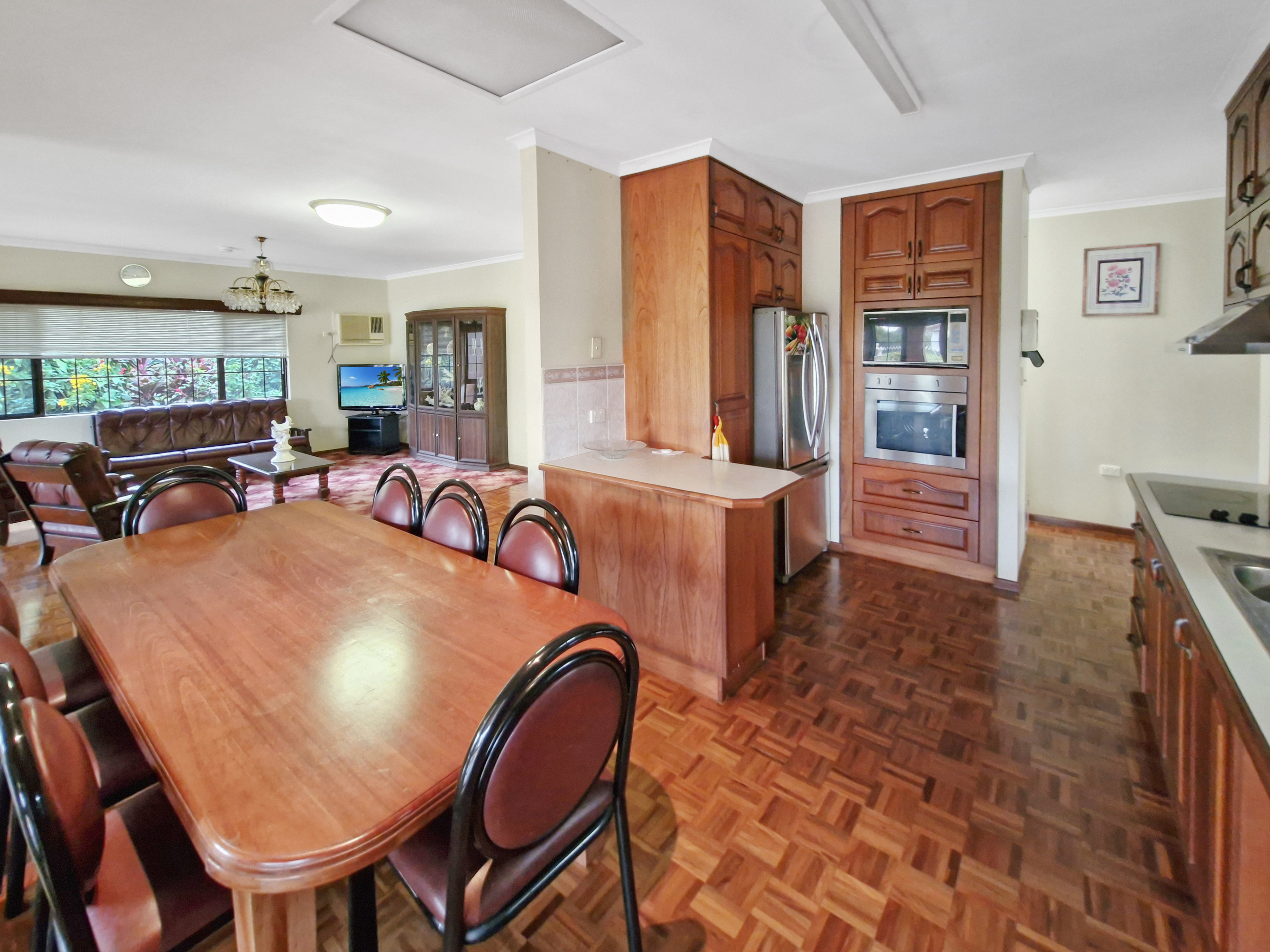 13 Golf Links Road, Atherton