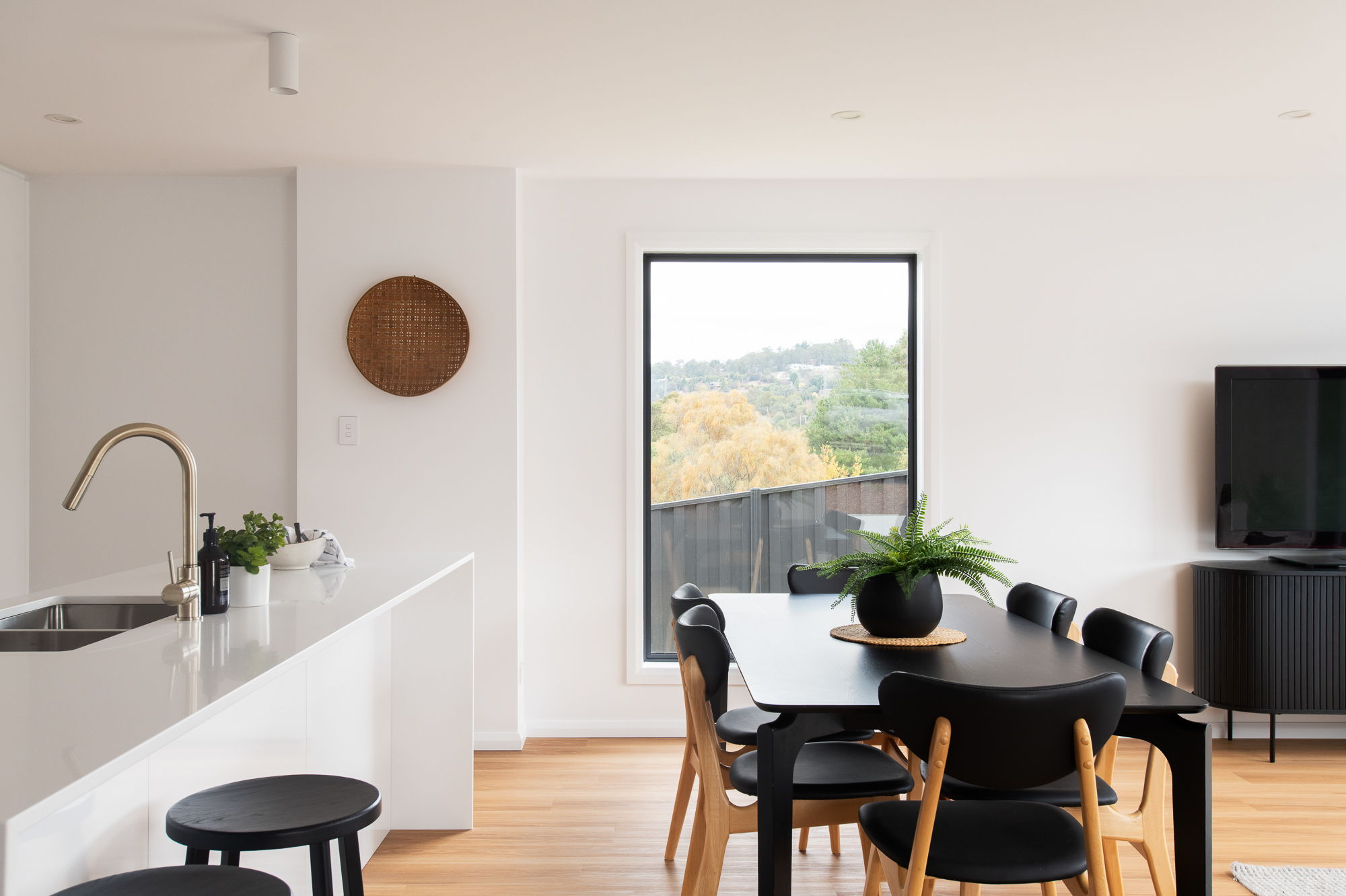 2 Leeman Court, Riverside