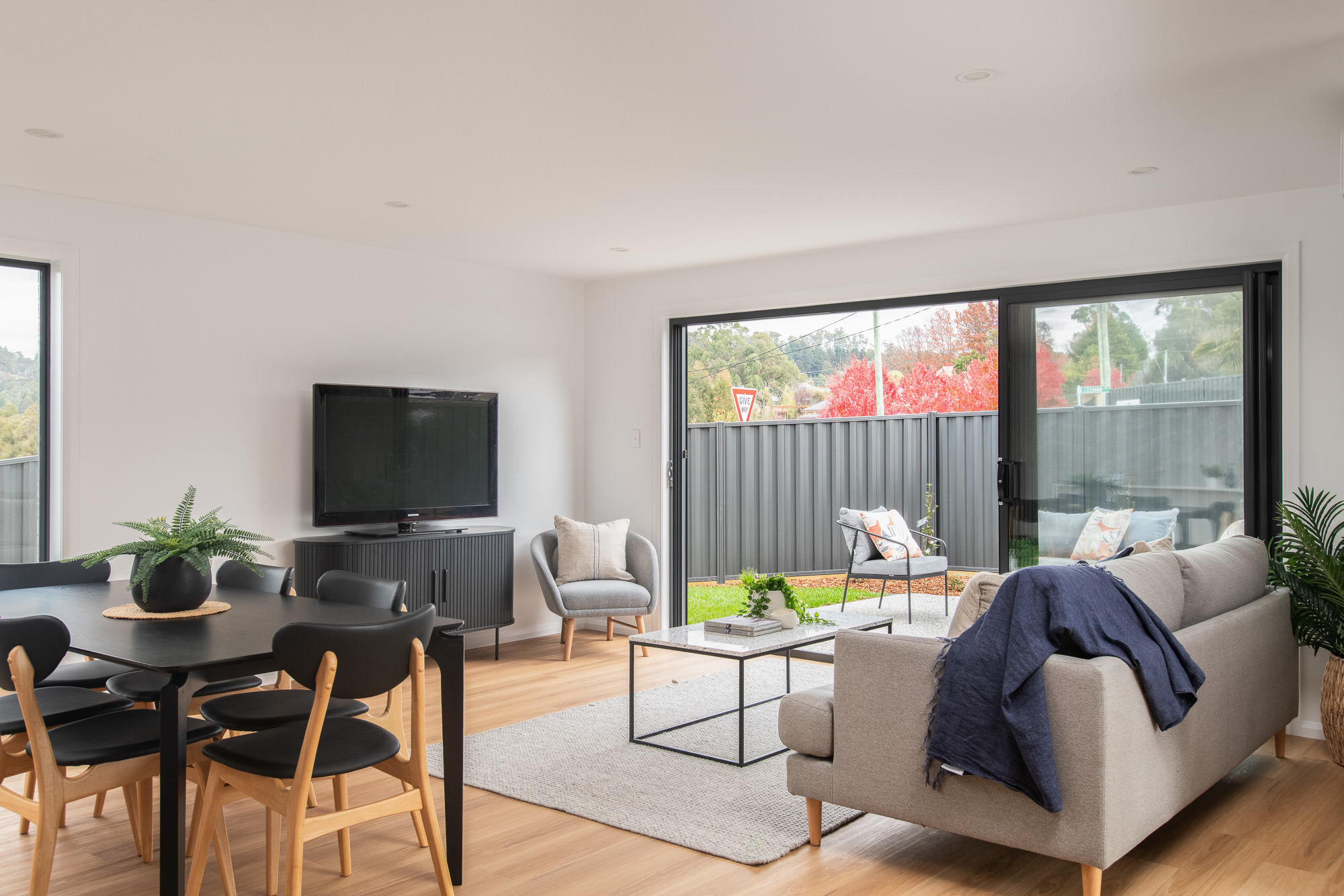 2 Leeman Court, Riverside