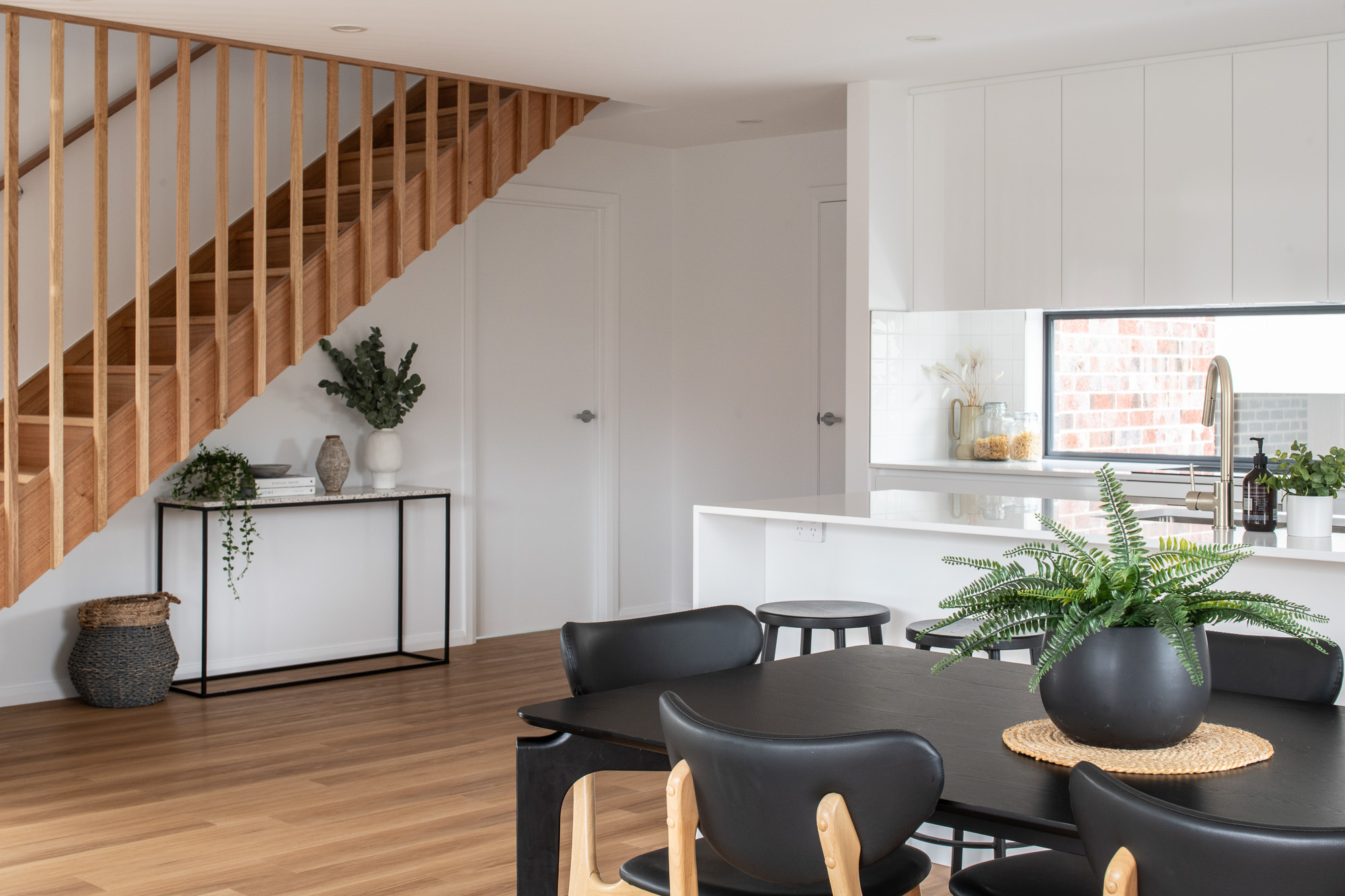 2 Leeman Court, Riverside