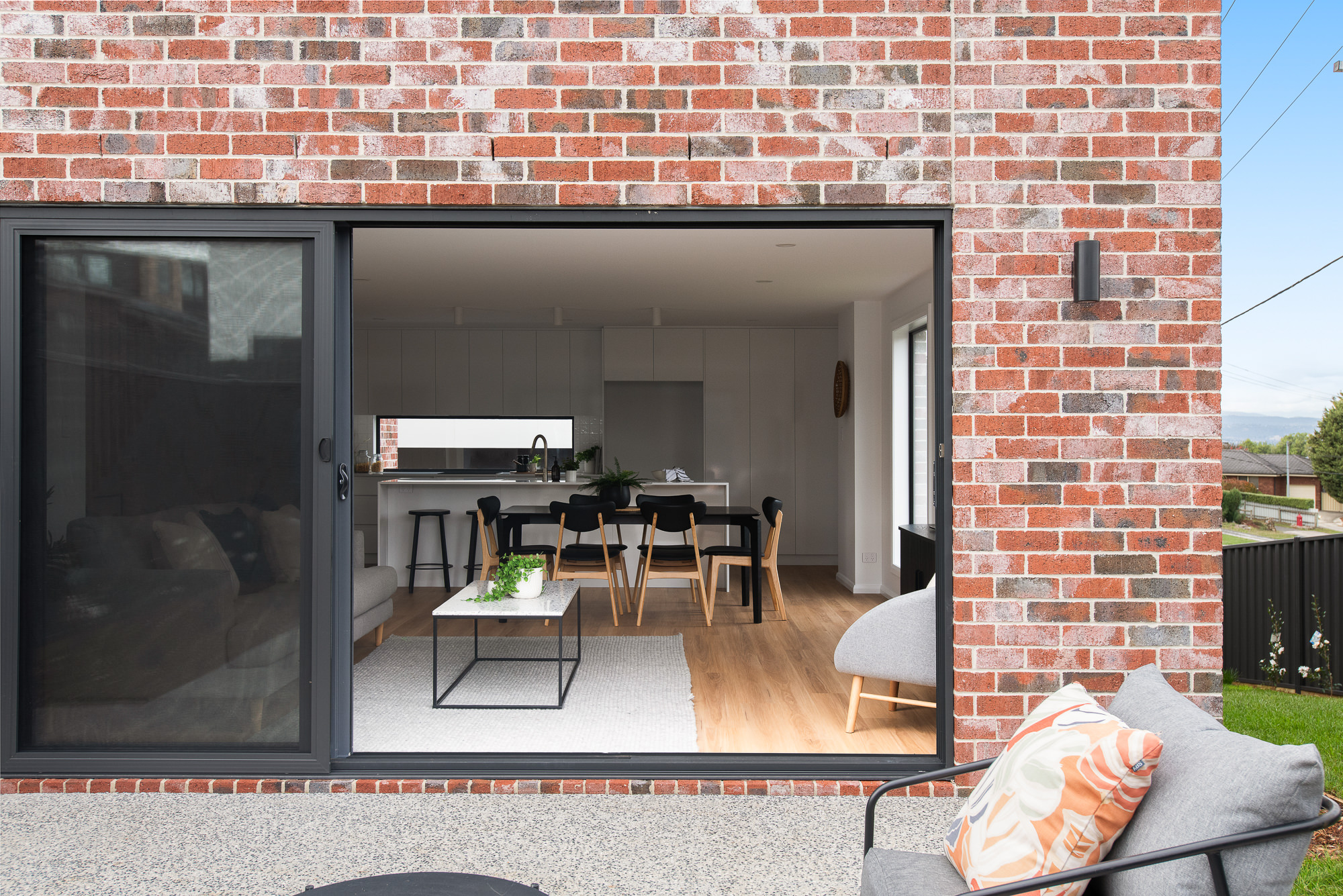 2 Leeman Court, Riverside