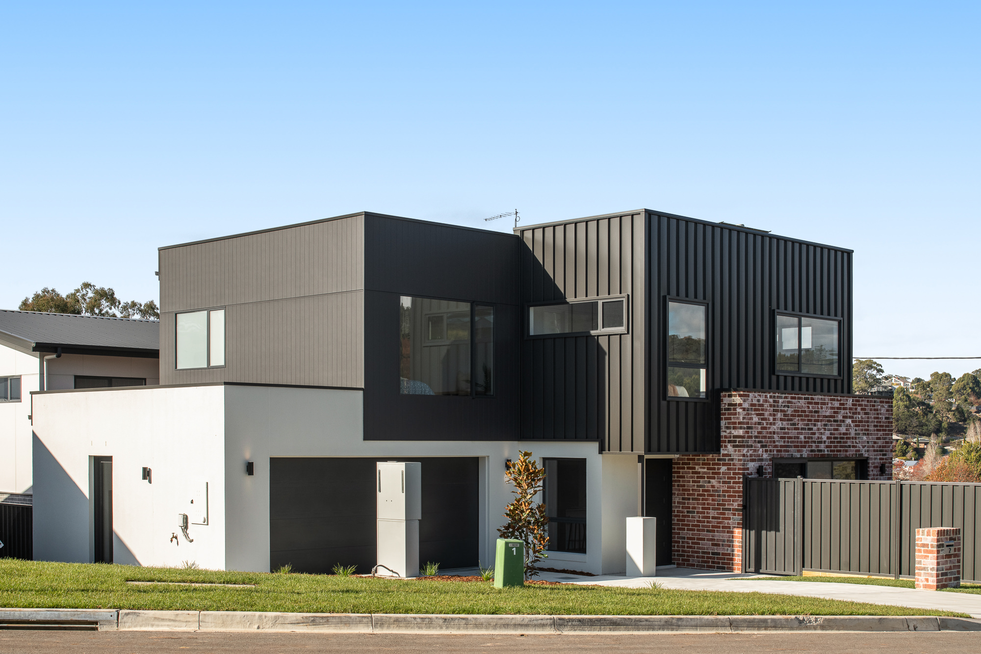 2 Leeman Court, Riverside