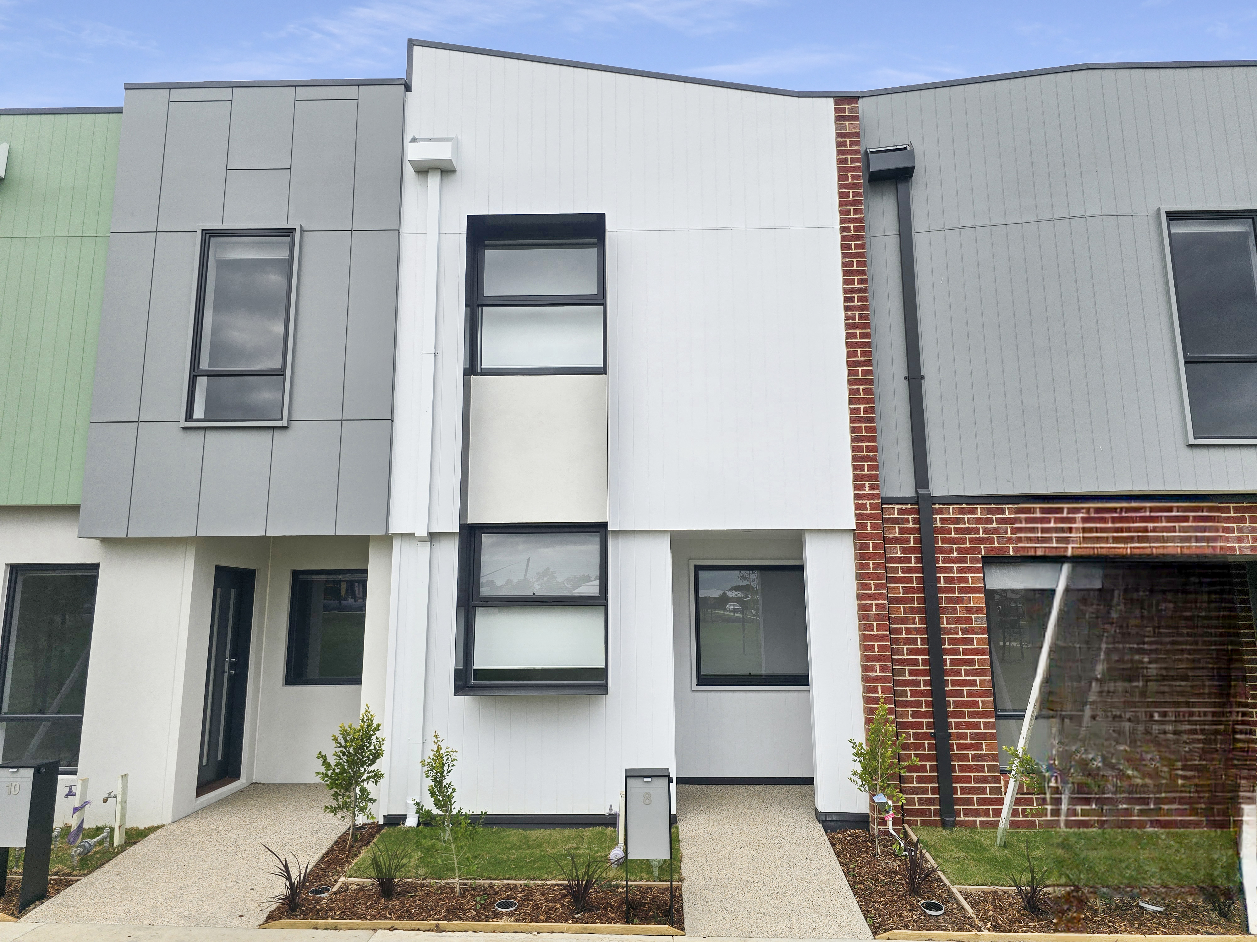 Listing image for 8 Wayfarer Walk, MOUNT DUNEED  VIC  3217