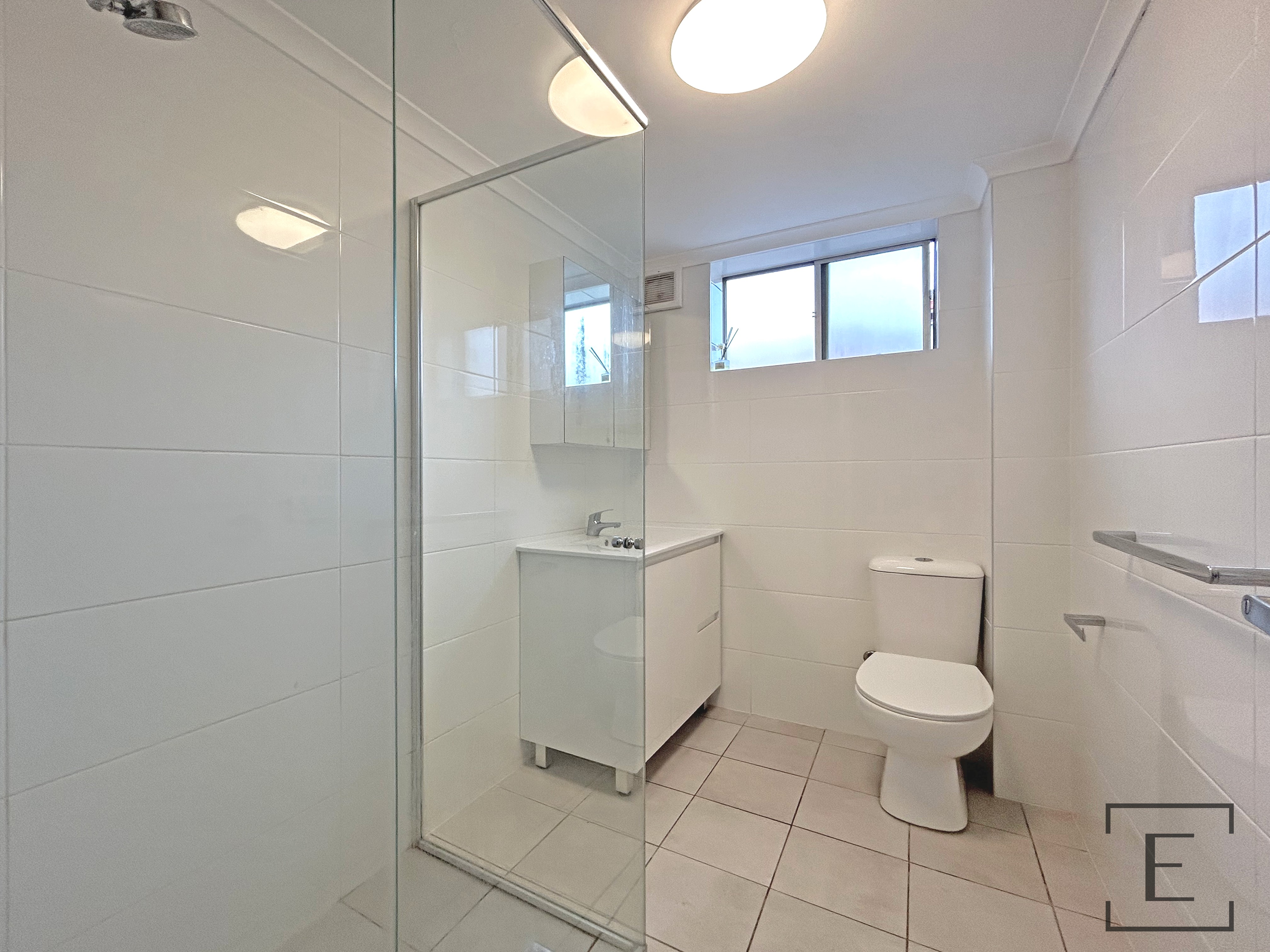 11 / 2 Macintosh Street, Mascot