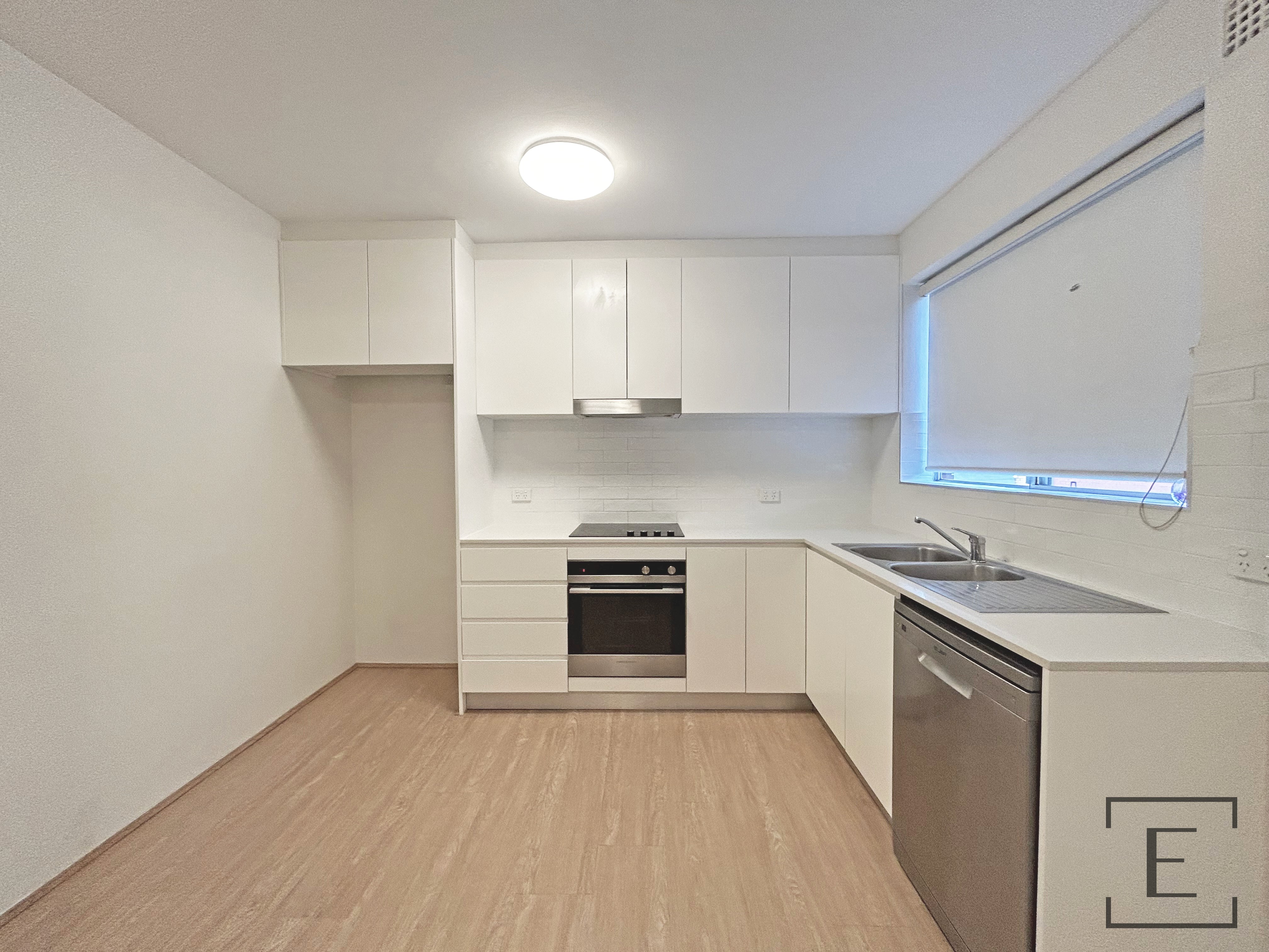 11 / 2 Macintosh Street, Mascot