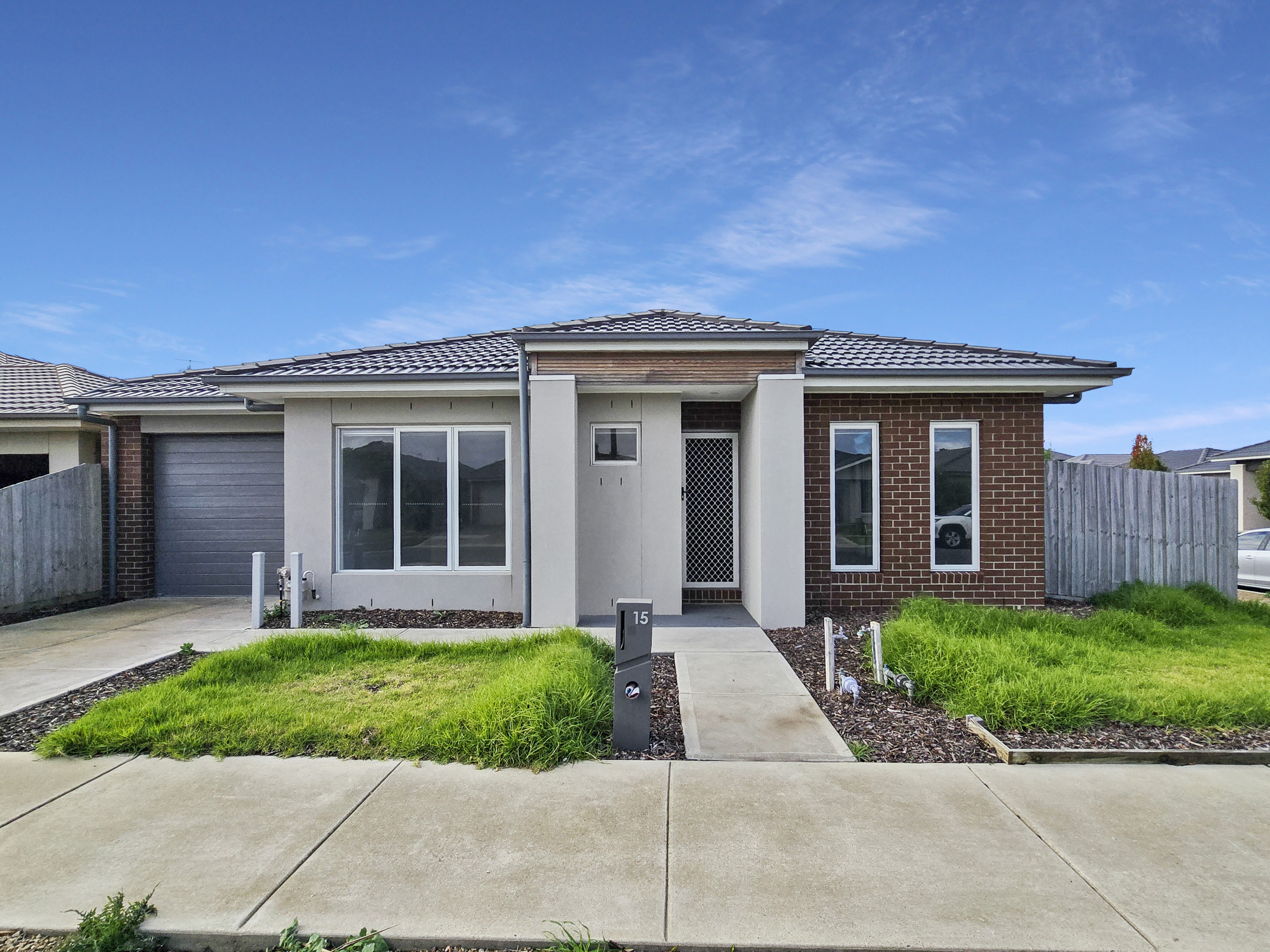 15 Falcon St
