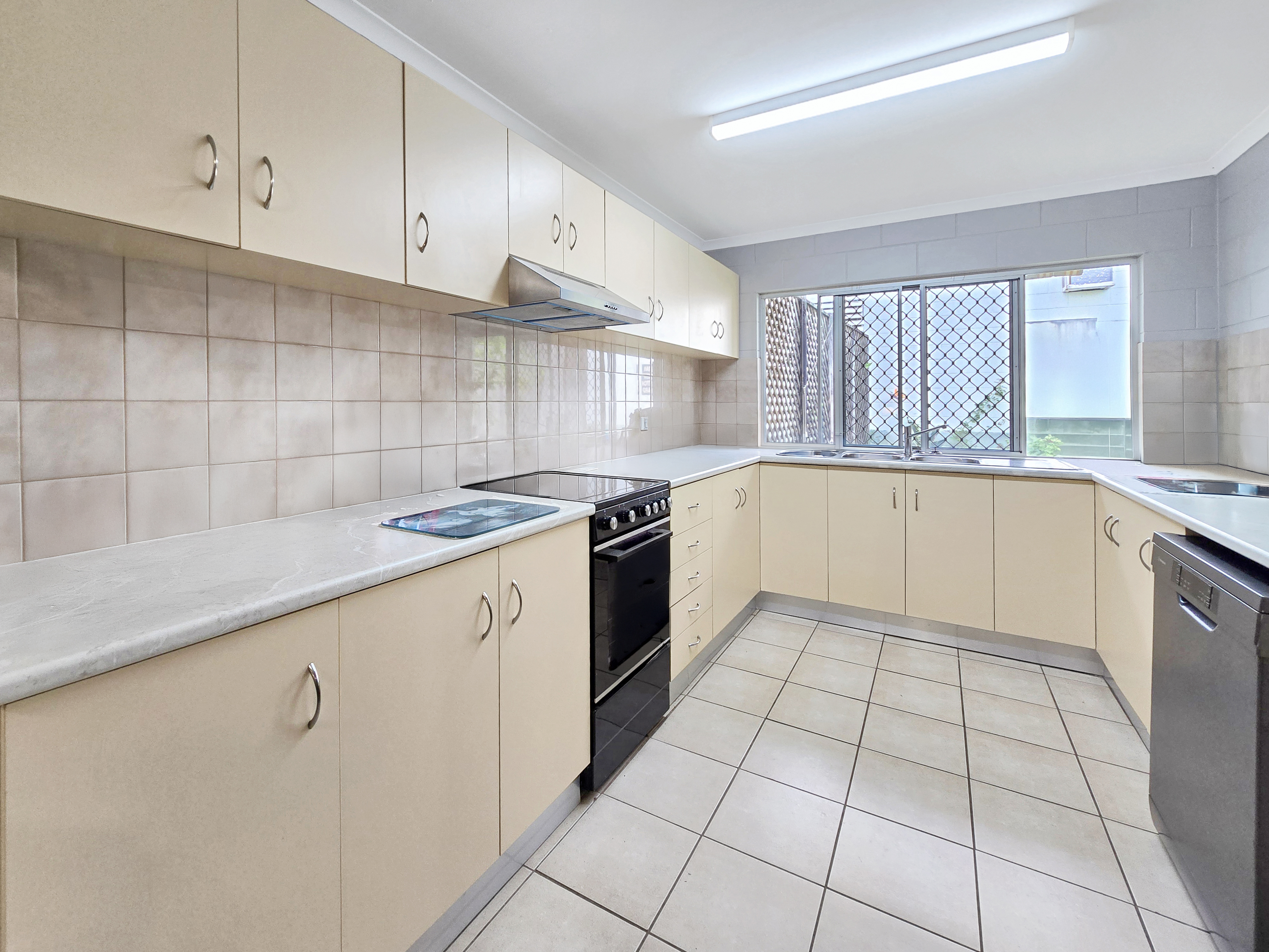 5 / 23 Tower Avenue, Atherton