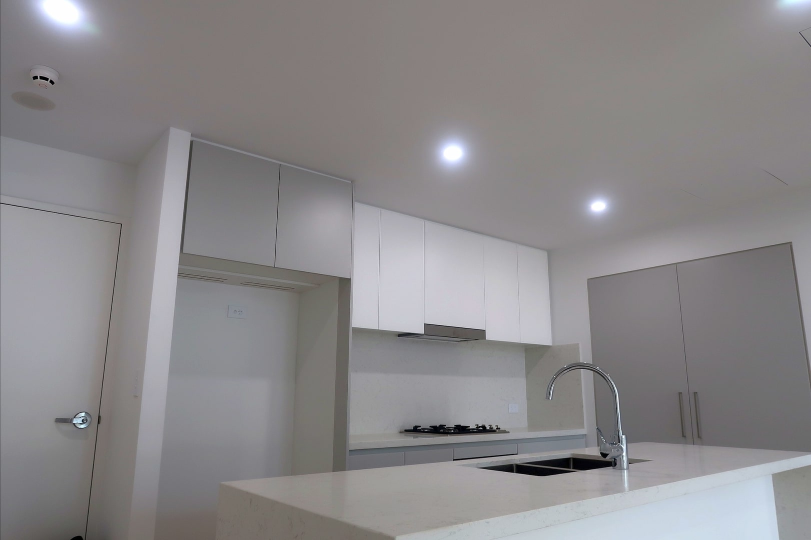 306 / 18 Cliff Road - Main View 2