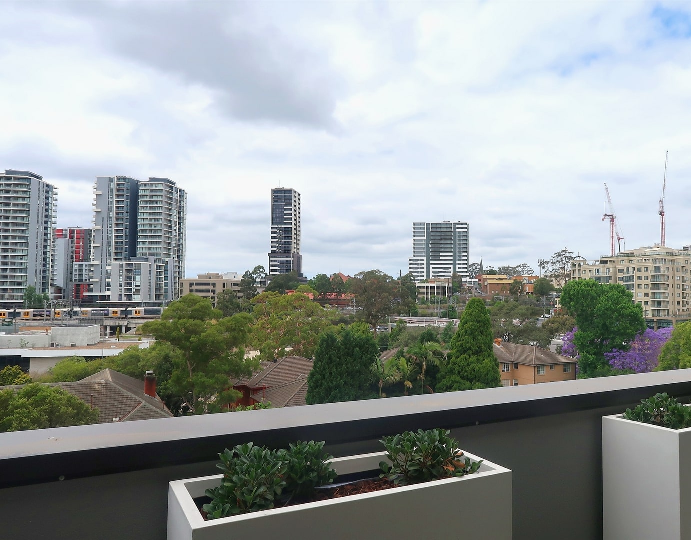 306 / 18 Cliff Road - Main View 9