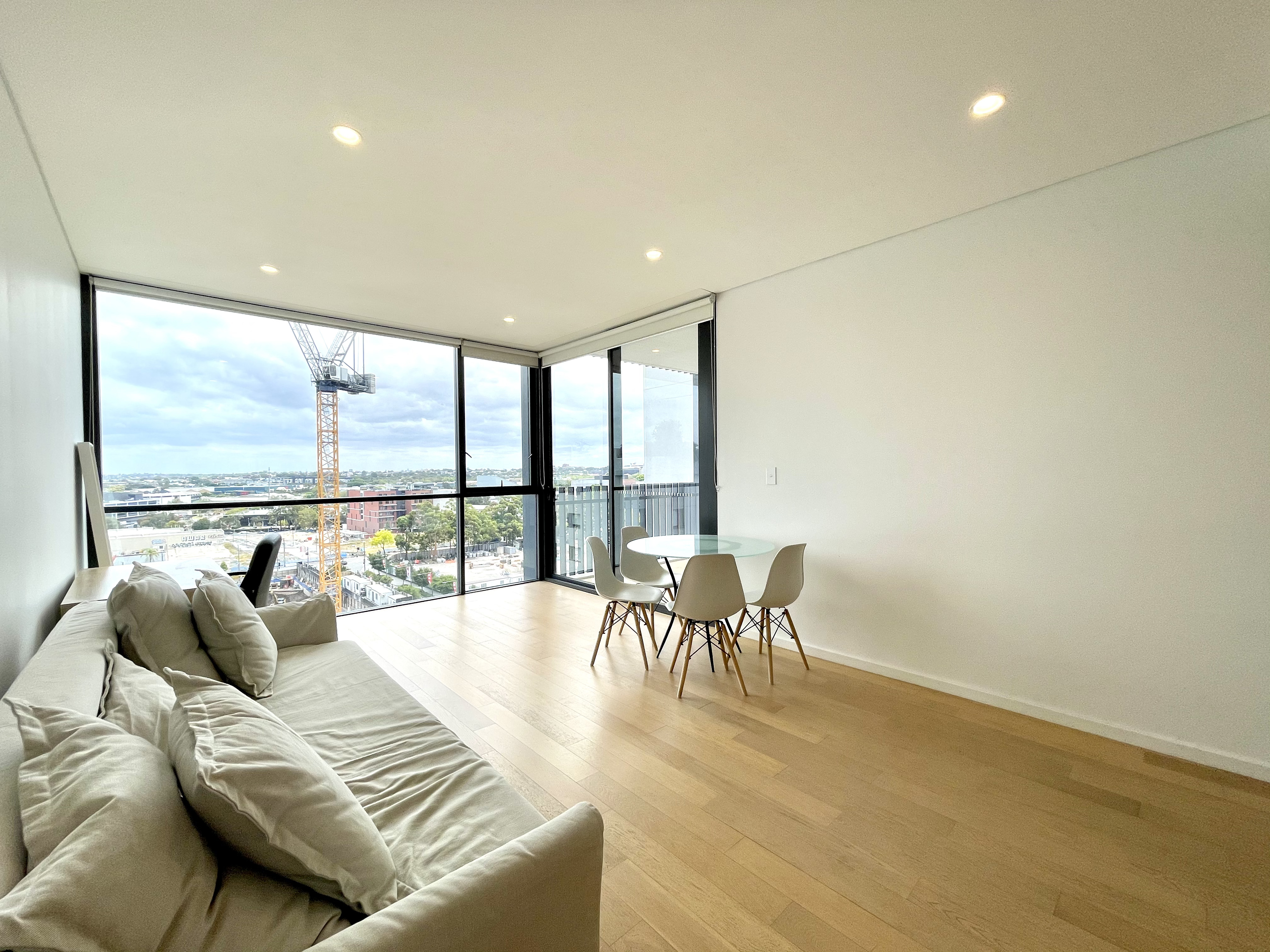 b 810 / 6 Paul Street - Lightbox View 1