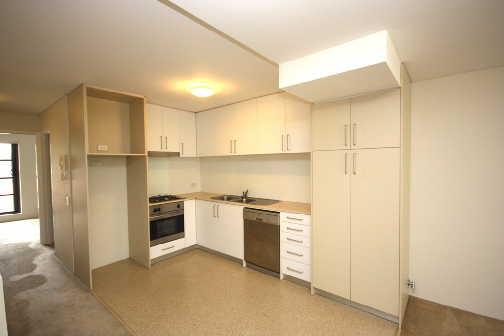 315E / 138 Carillon Avenue, Newtown